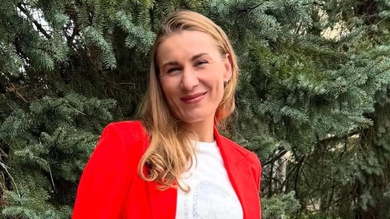Nasťa Kuzminová vyzerá v elegantnom oblečení úžasne.