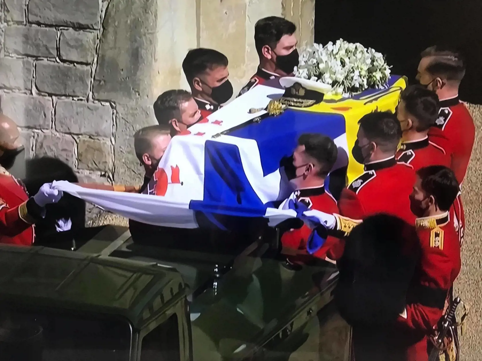 Posledná rozlúčka so zosnulým princom Philipom (†99) na zámku Windsor.