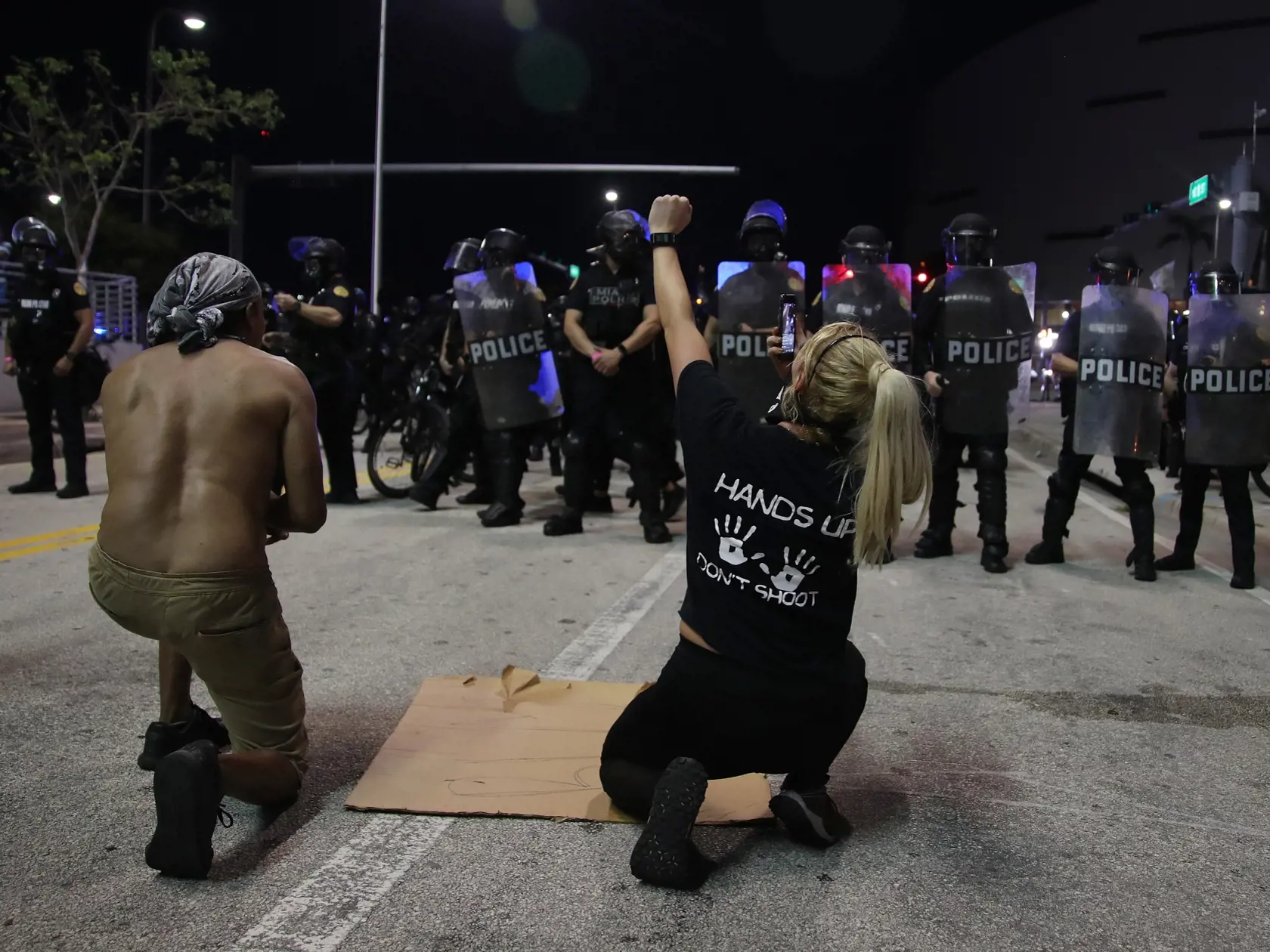 Protesty sa v USA vymkli spod kontroly.