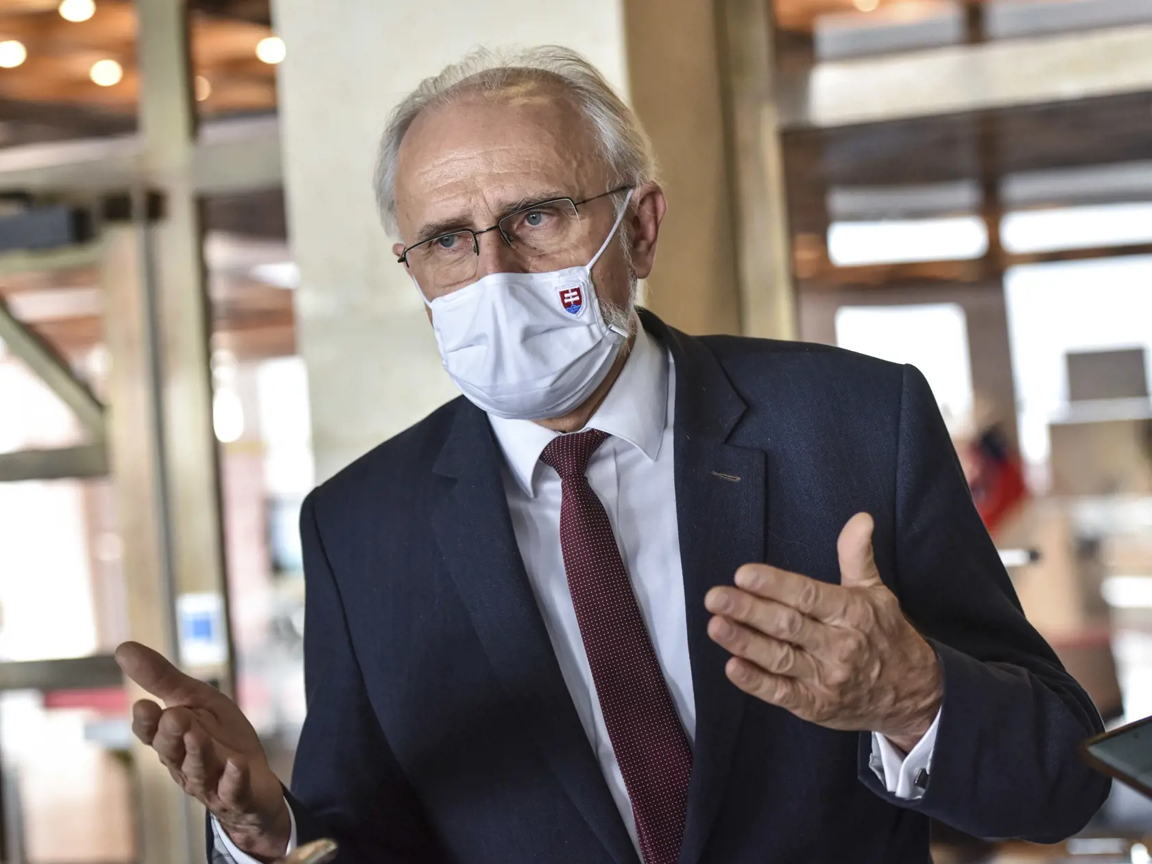 Na snímke minister pôdohospodárstva a rozvoja vidieka SR Ján Mičovský počas tlačového brífingu k záverom zo spoločného rokovania Výboru NR SR pre pôdohospodárstvo a životné prostredie so Slovenskou poľnohospodárskou a potravinárskou komorou (SPPK) a Radou poľnohospodárskych samospráv, 12. februára 2021 v Bratislave. FOTO TASR - Pavol Zachar
