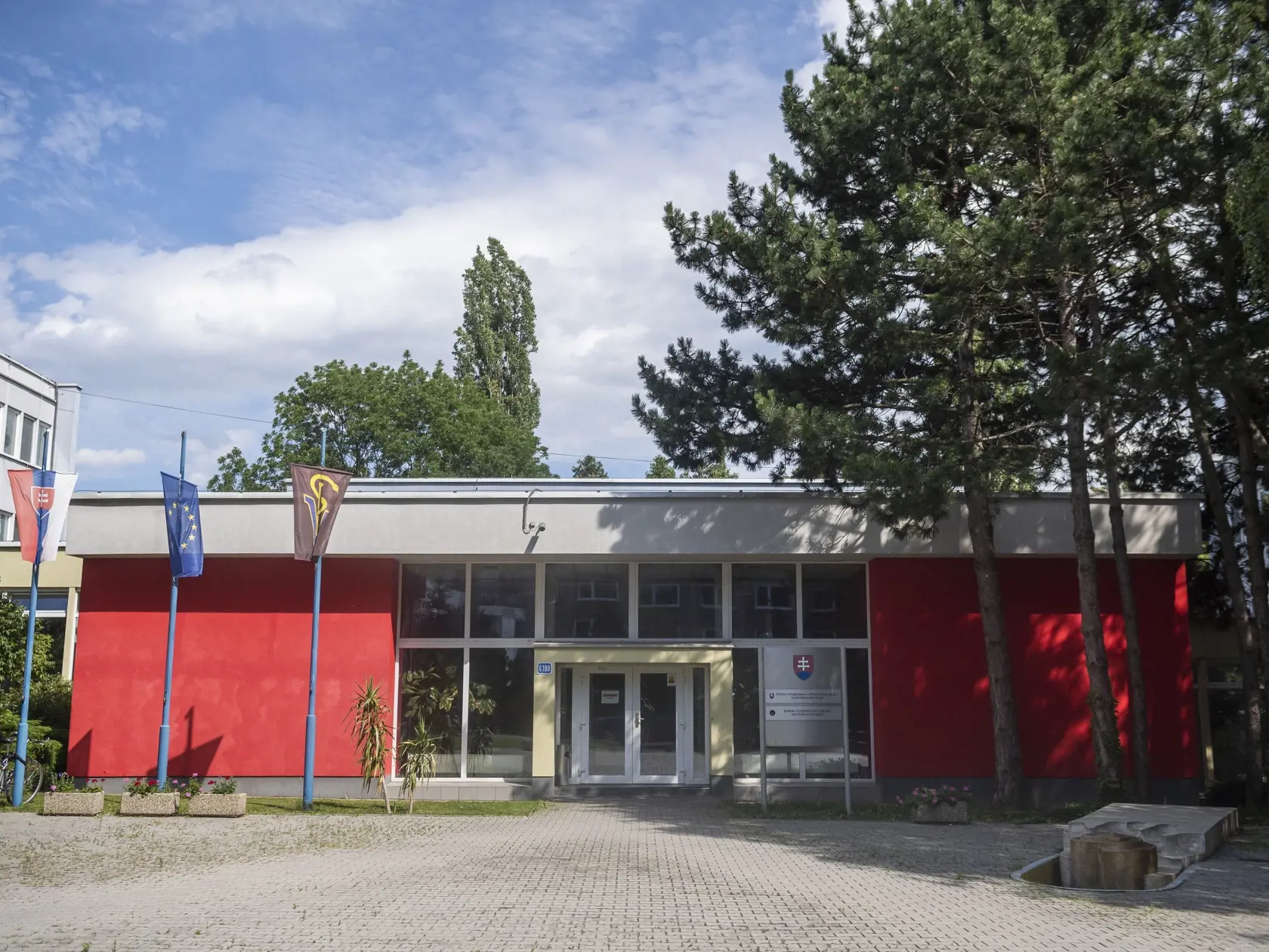 Na snímke budova, v ktorej sídli Štátna veterinárna a potravinová správa SR (ŠVPS) a Komora veterinárnych lekárov (KVL) SR na Botanickej ulici v Bratislave 15. júla 2020. FOTO TASR - Jaroslav Novák
