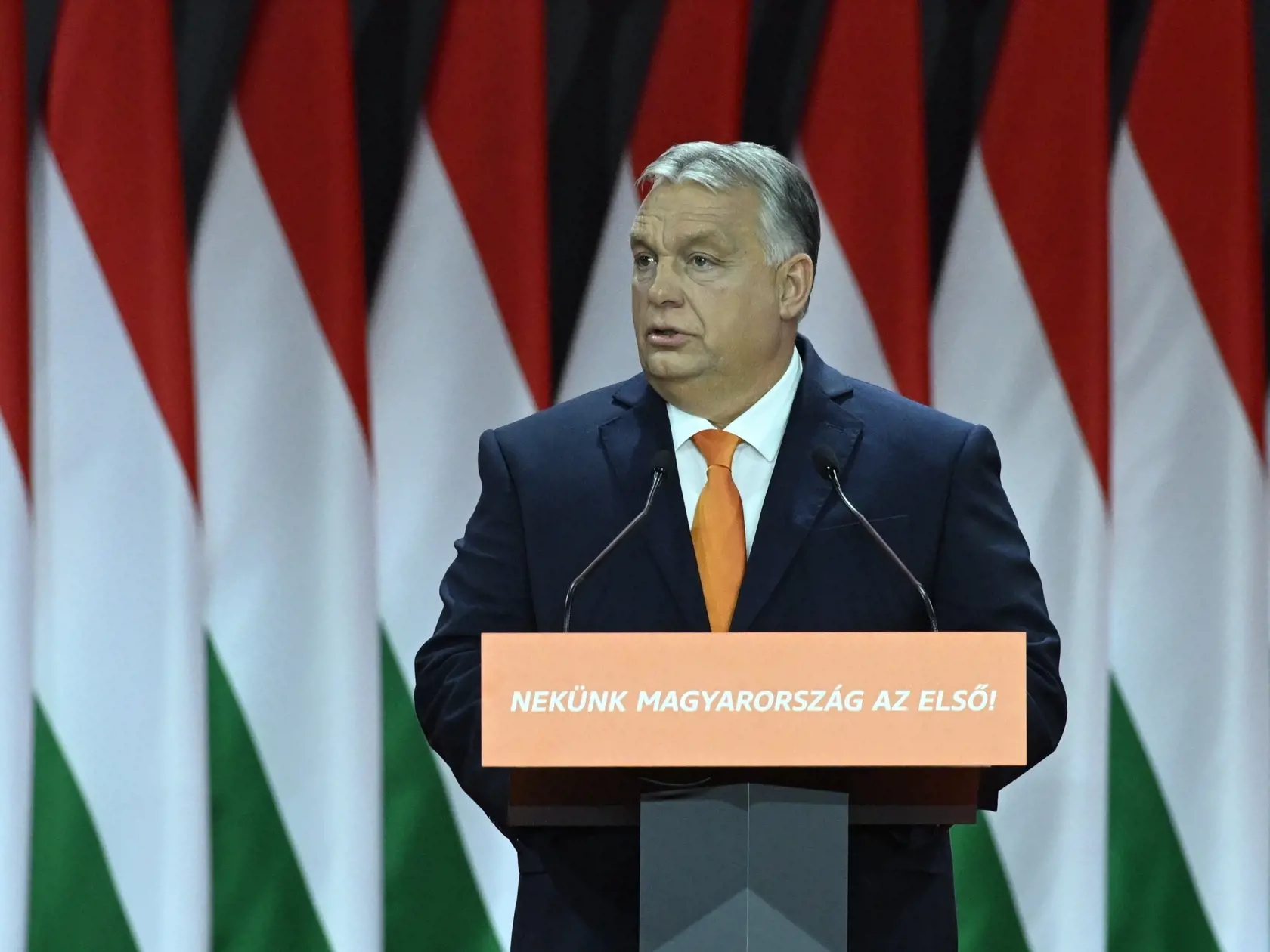 V zmysle schválenej novely sa prekresľujú volebné okrsky, čo prináša výrazné zmeny na politickej mape. Počet volebných okrskov v Budapešti sa zníži z 18 na 16, pričom v Peštianskej župe sa počet okrskov zvýši z 12 na 14.