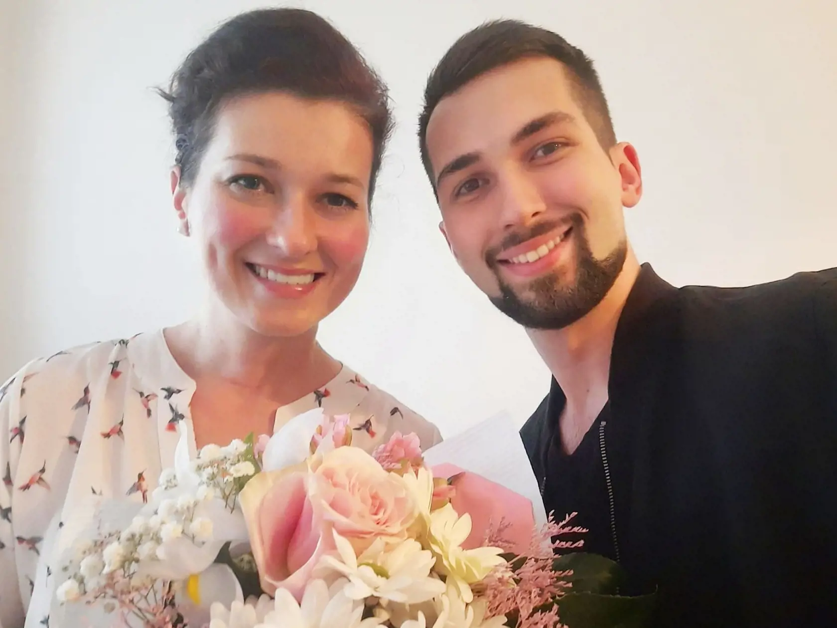 Zo záberu je jasné, že Lukáš sa podobá na svoju mamu. Ona bola druhou osobou, ktorá si vypočula synovu novú pieseň. Nemohla si ju vypočuť až dokonca, keďže dojatie bolo veľmi veľké.