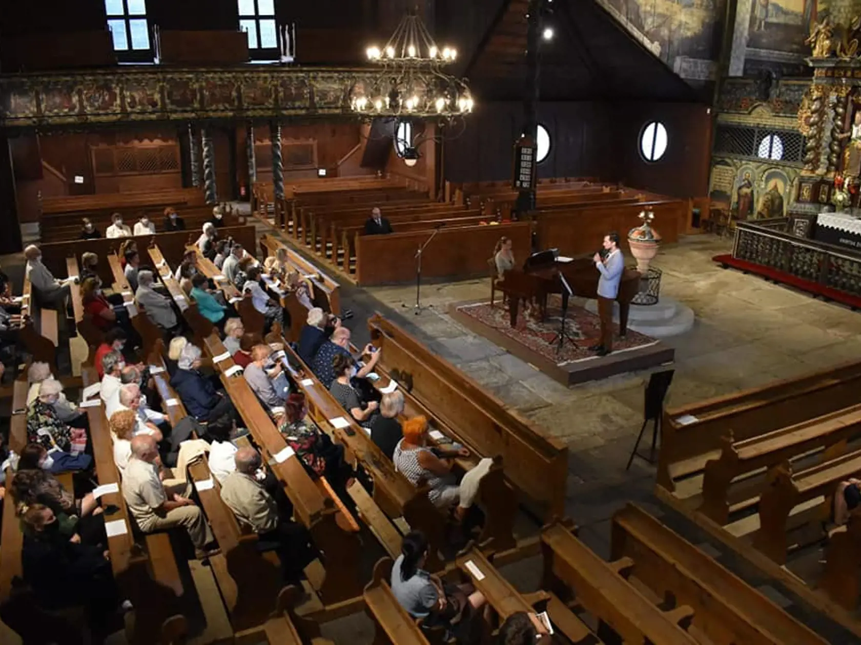 Krásne prostredie artikulárneho kostola v Kežmarku je ako stvorené na komorné koncerty. Mladík má veľmi pozitívny vzťah ku kultúre.
