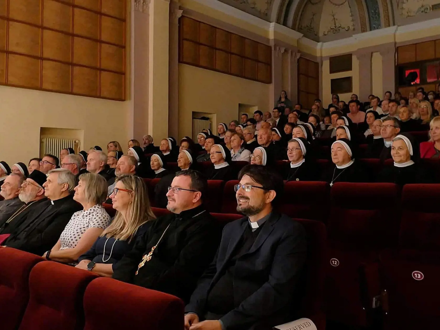 V Divadle Alexandra Duchnoviča v Prešove, kde spieval pre duchovenstvo.