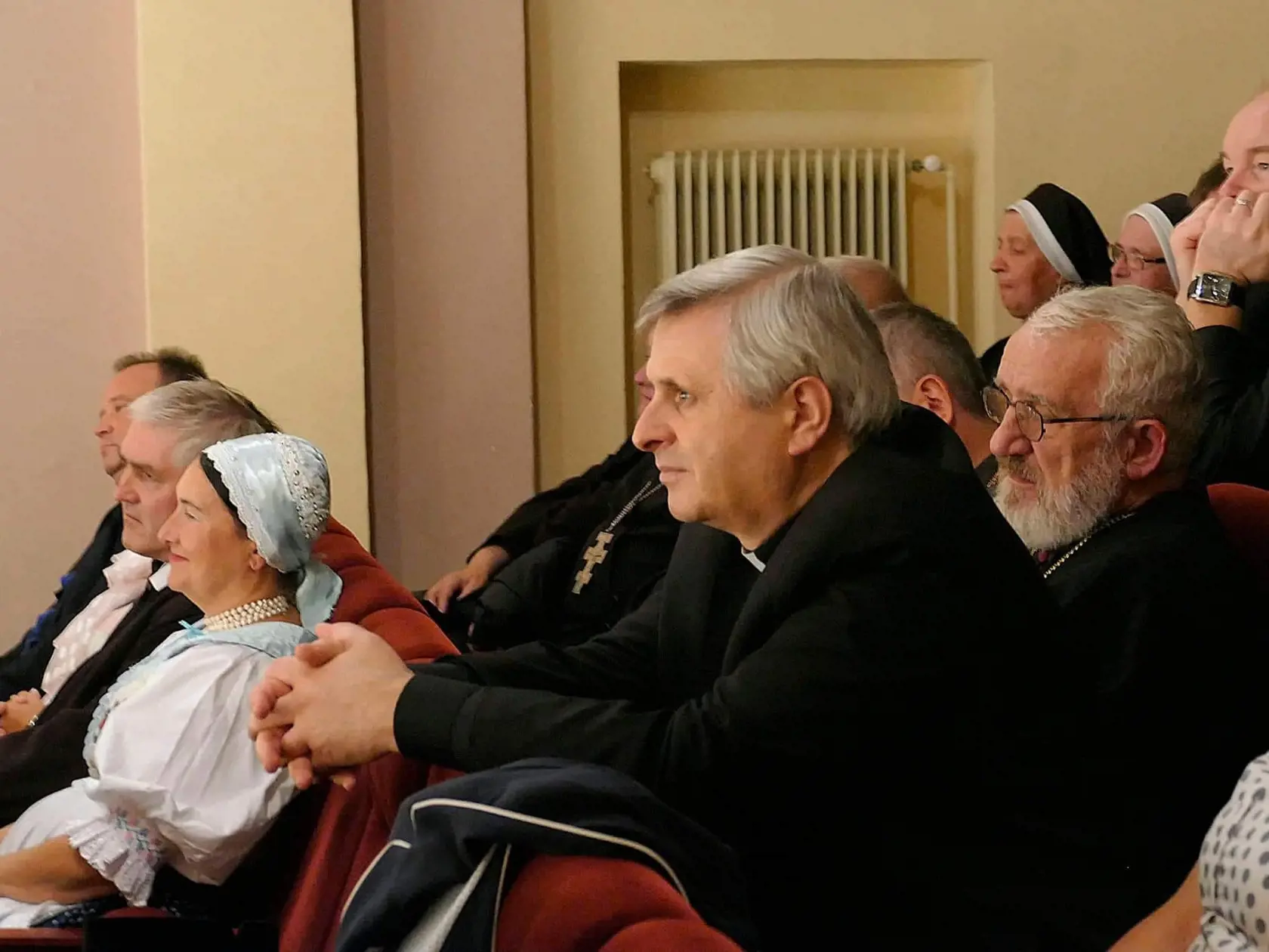 Záber napovedá ako zaujalo vystúpenie  publikum.