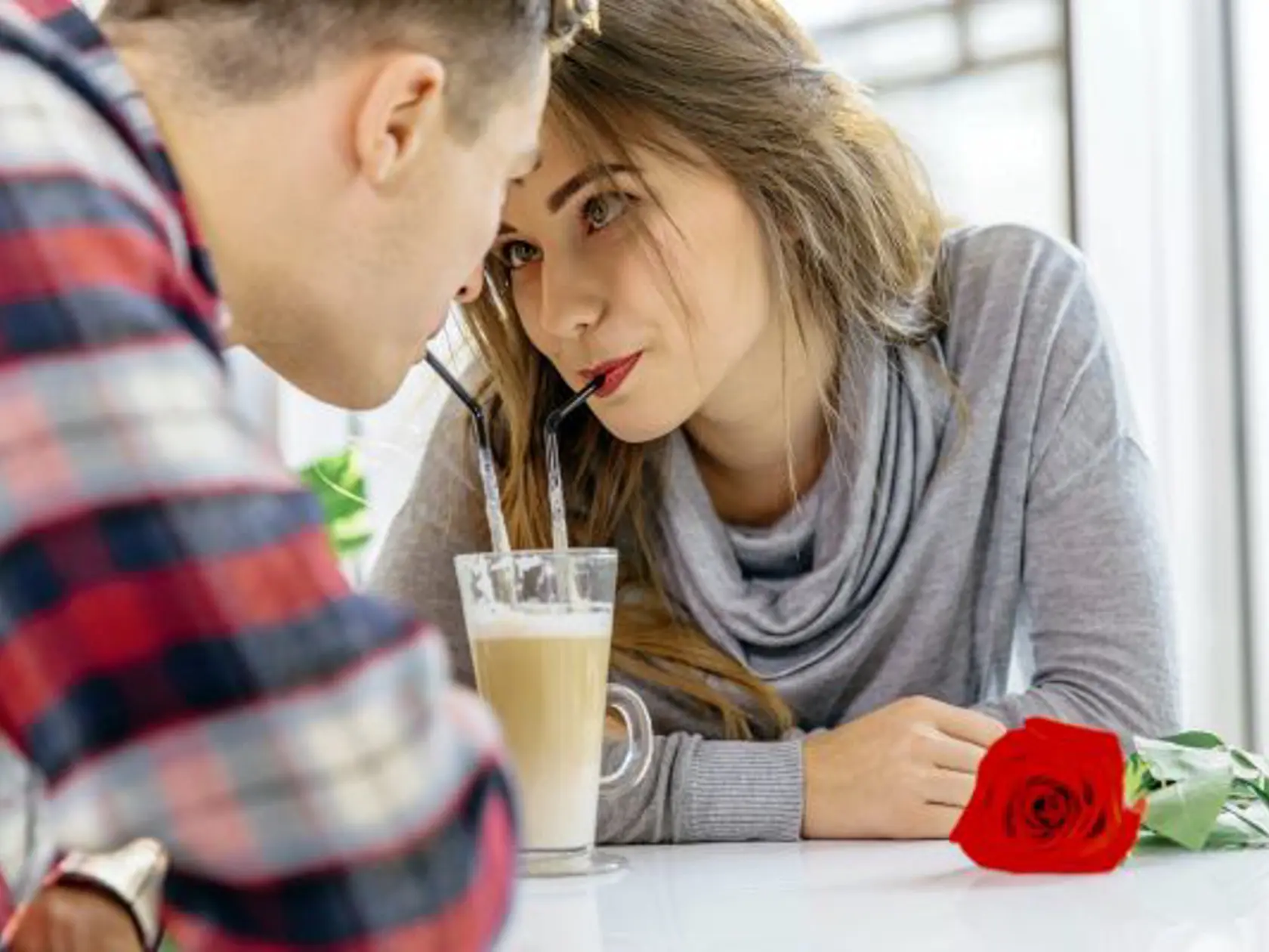 Love bombing: Keď láska nie je láskou! Pozor na túto nebezpečnú manipulatívnu pascu vo vzťahoch!