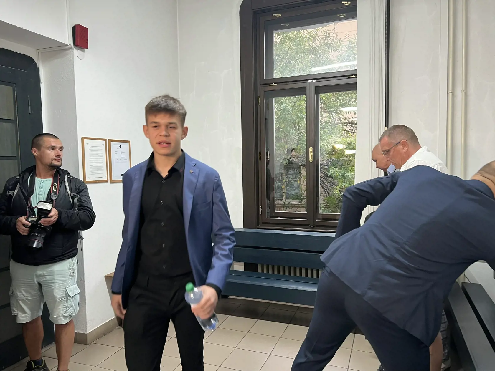 Pojednávanie s podnikateľom z Revúcej Mariánom Výborným na Špecializovanom trestnom súde v Banskej Bystrici 11.10.2023. Na foto je syn Iriny.