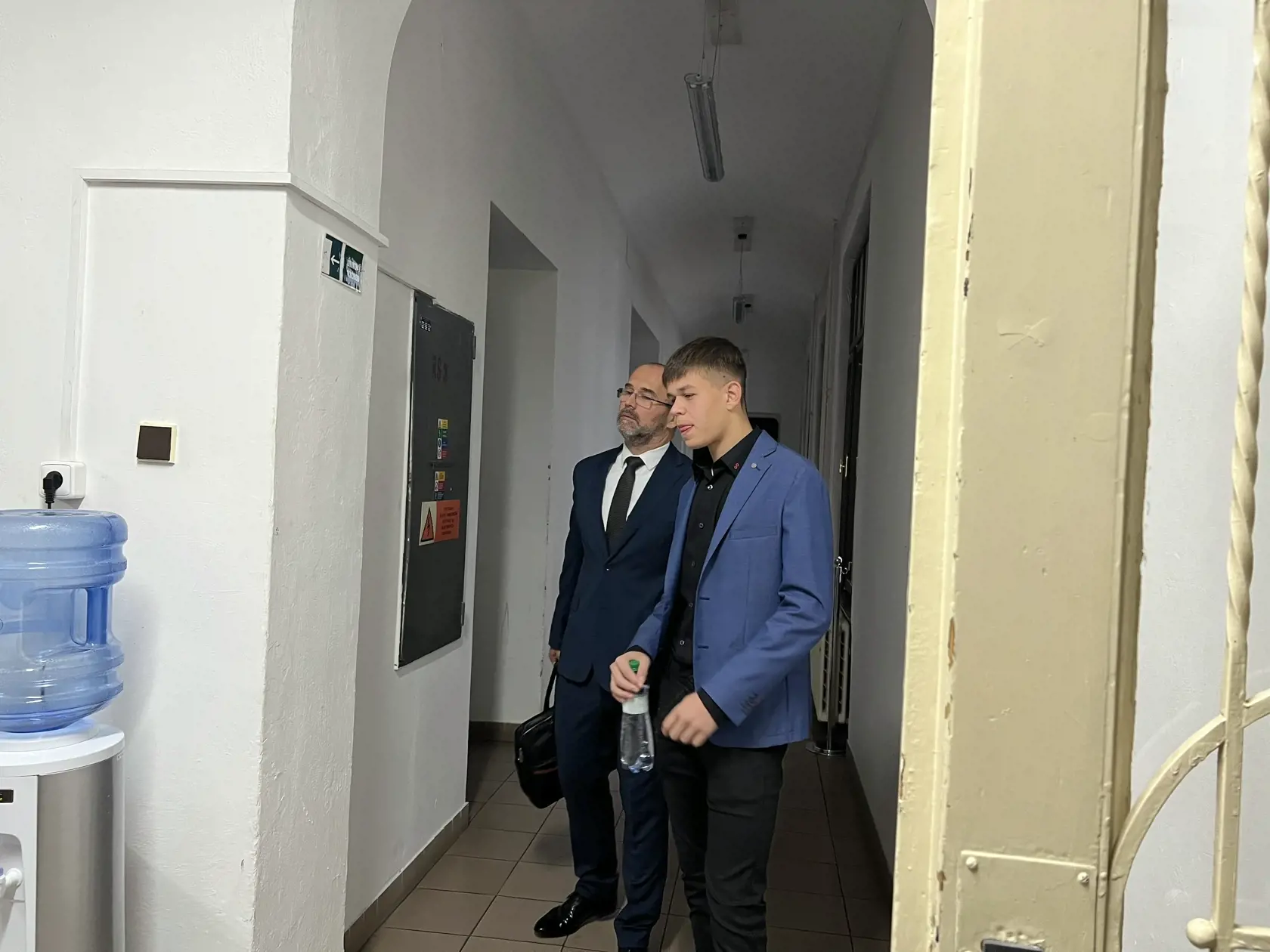 Pojednávanie s podnikateľom z Revúcej Mariánom Výborným na Špecializovanom trestnom súde v Banskej Bystrici 11.10.2023. Na foto je syn Iriny.