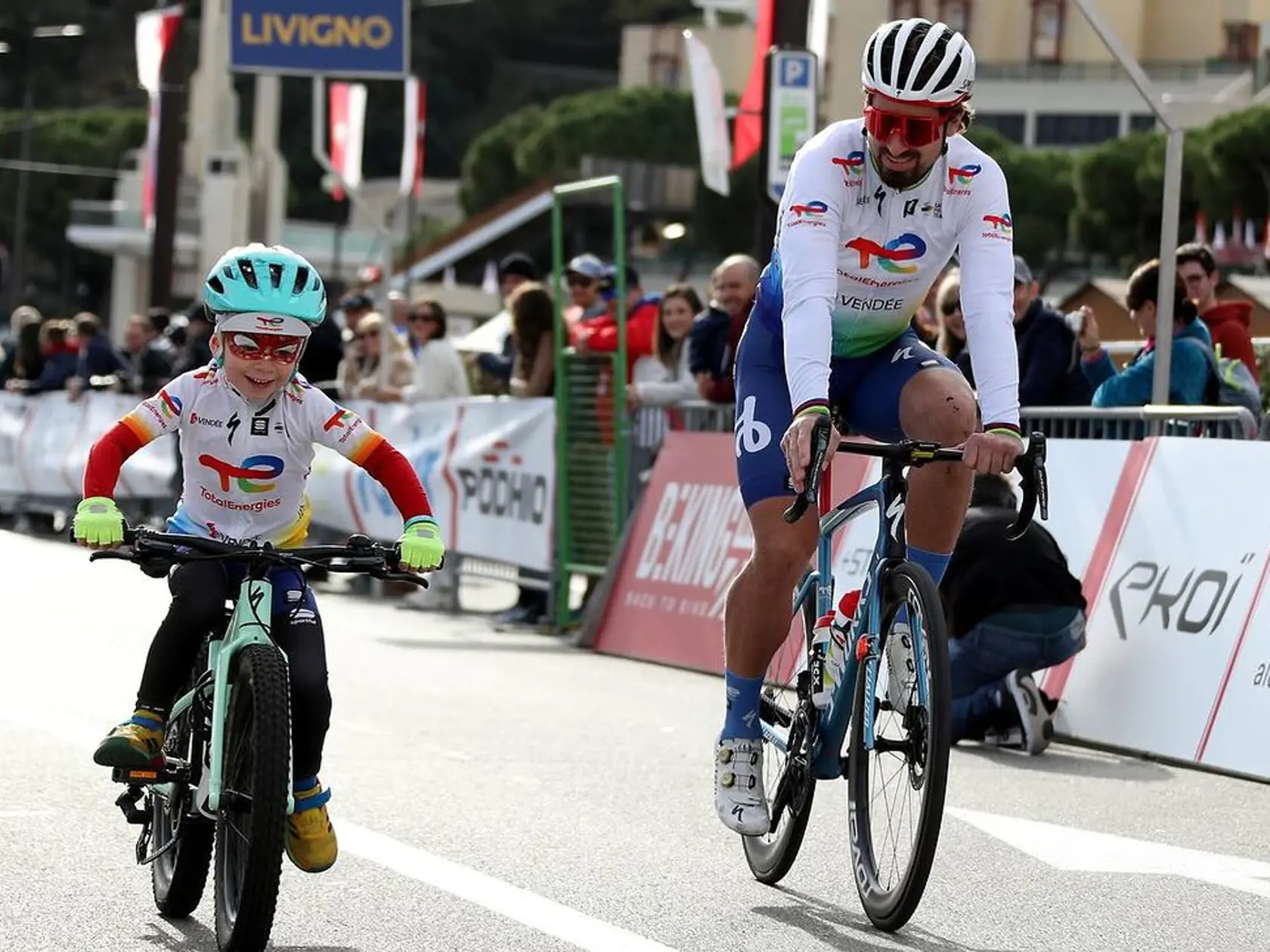 Peter Sagan vedie svojho syna Marlona k športu od mladého veku.