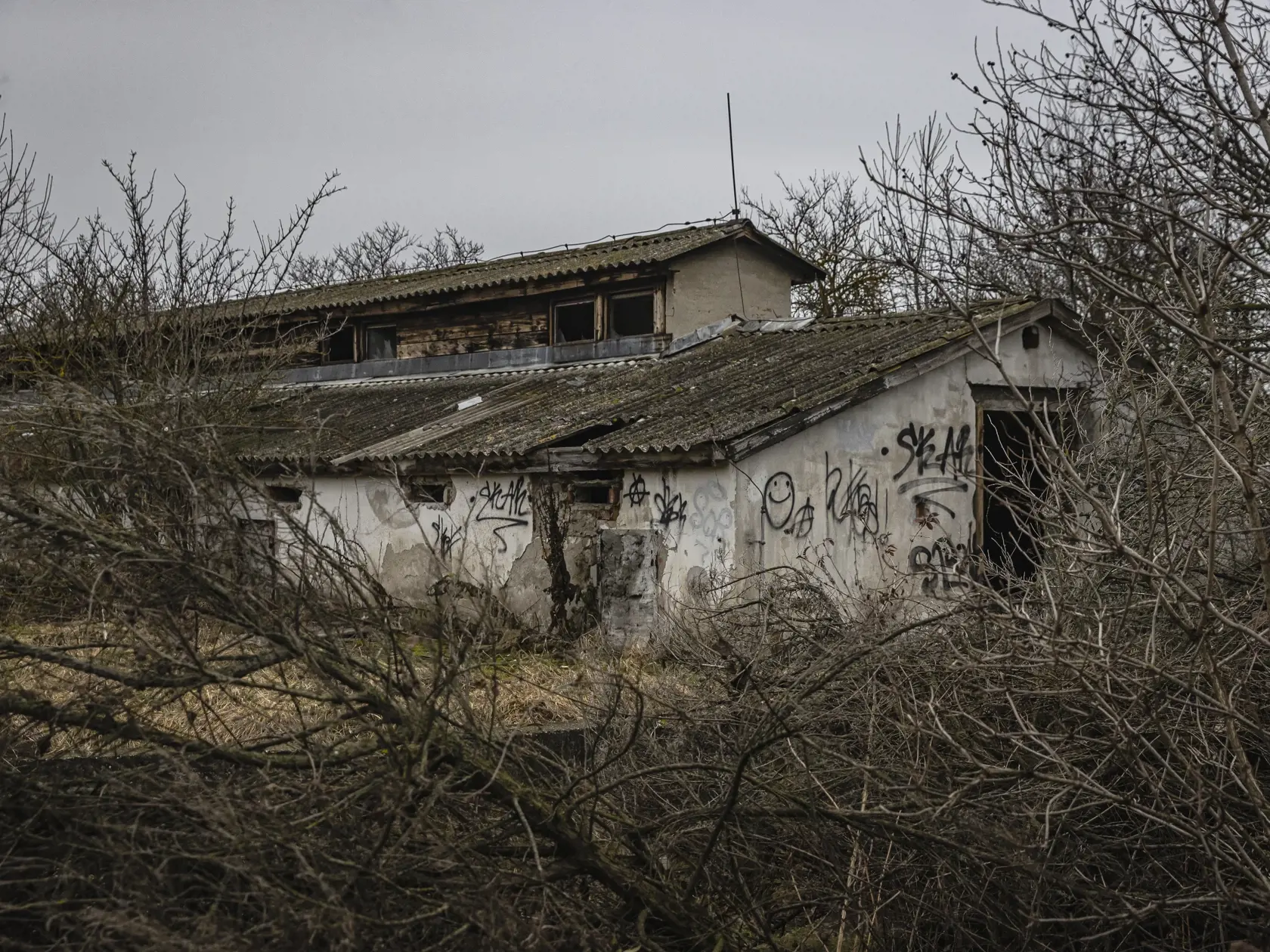 K incidentu došlo v tomto areáli bývalého družstva v obci Miloslavov.