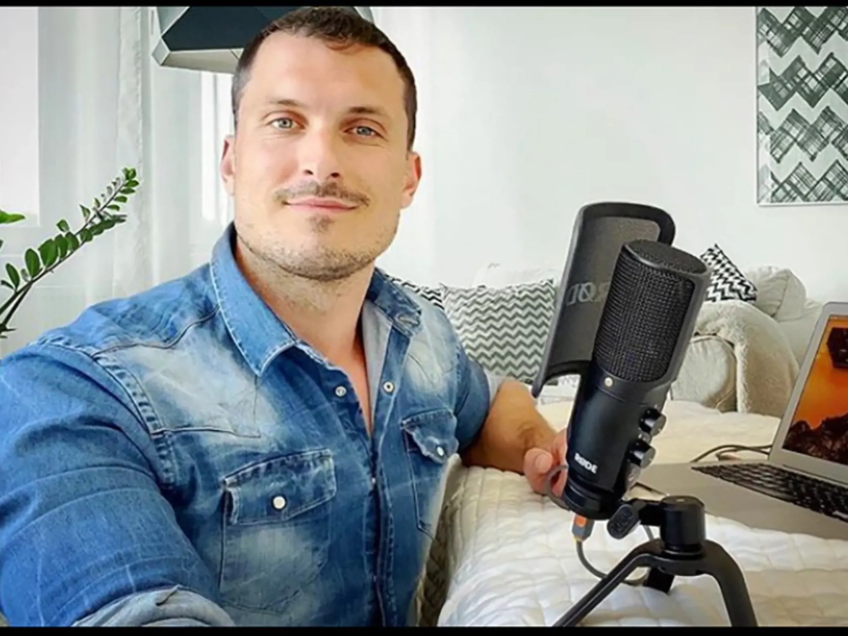 ZNÁMA TVÁR I HLAS Ján Koleník filmy ani seriály počas karantény netočí. Napriek tomu ho môžu diváci vidieť na obrazovkách  v seriáli Jenny či počujú jeho hlas vďaka dabingu.