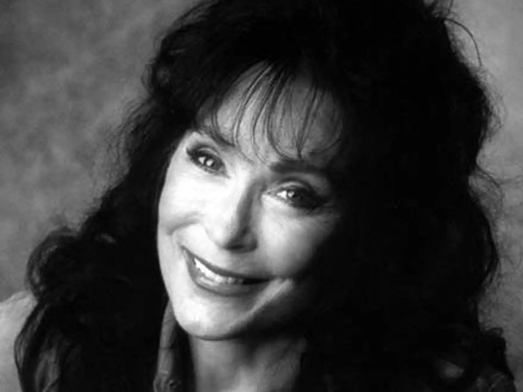 Americká herečka a speváčka Loretta Lynn (89).