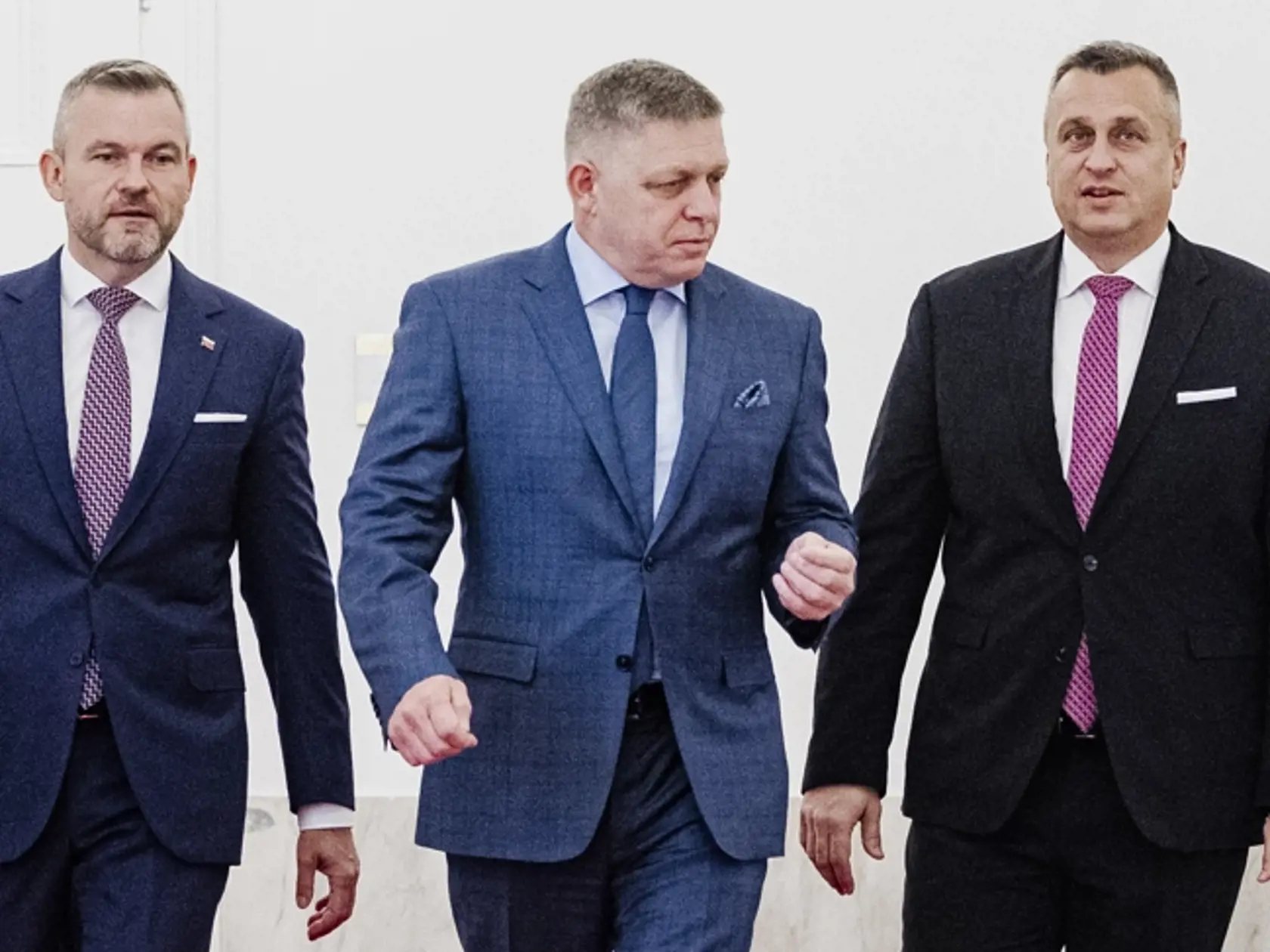 Robert Fico, Peter Pellegrini a Andrej Danko podpísali v historickej budove Národnej rady Slovenskej republiky Memorandum o porozumení, ktoré je základom pre vytvorenie budúcej koalície.