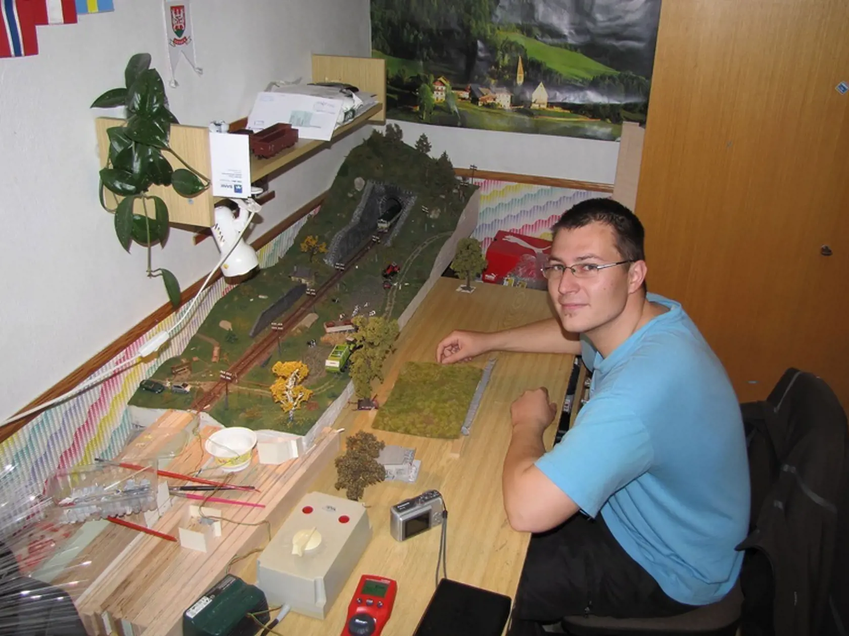 PETER BENDŽALA (24): Šikovný modelár vo svojom minikráľovstve.