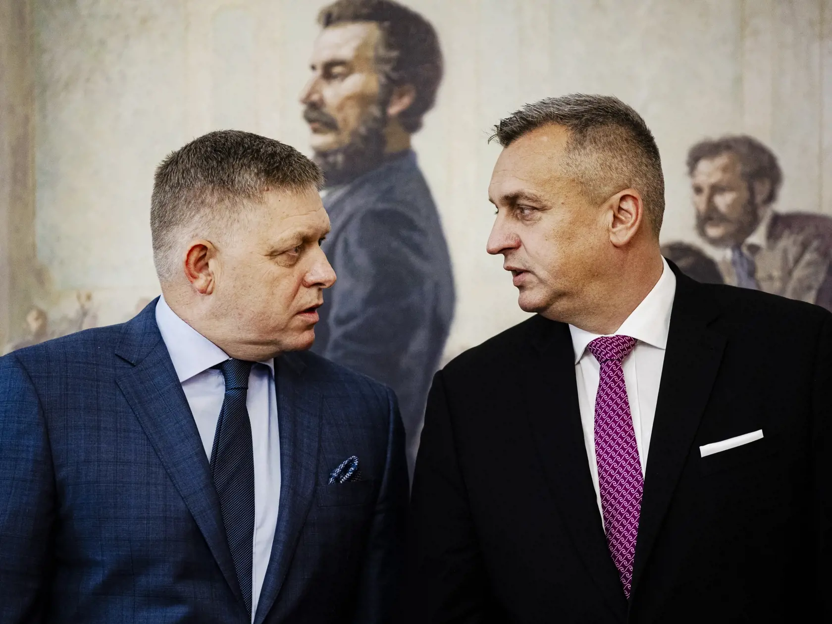 Robert Fico, Peter Pellegrini a Andrej Danko podpísali v historickej budove Národnej rady Slovenskej republiky Memorandum o porozumení, ktoré je základom pre vytvorenie budúcej koalície.