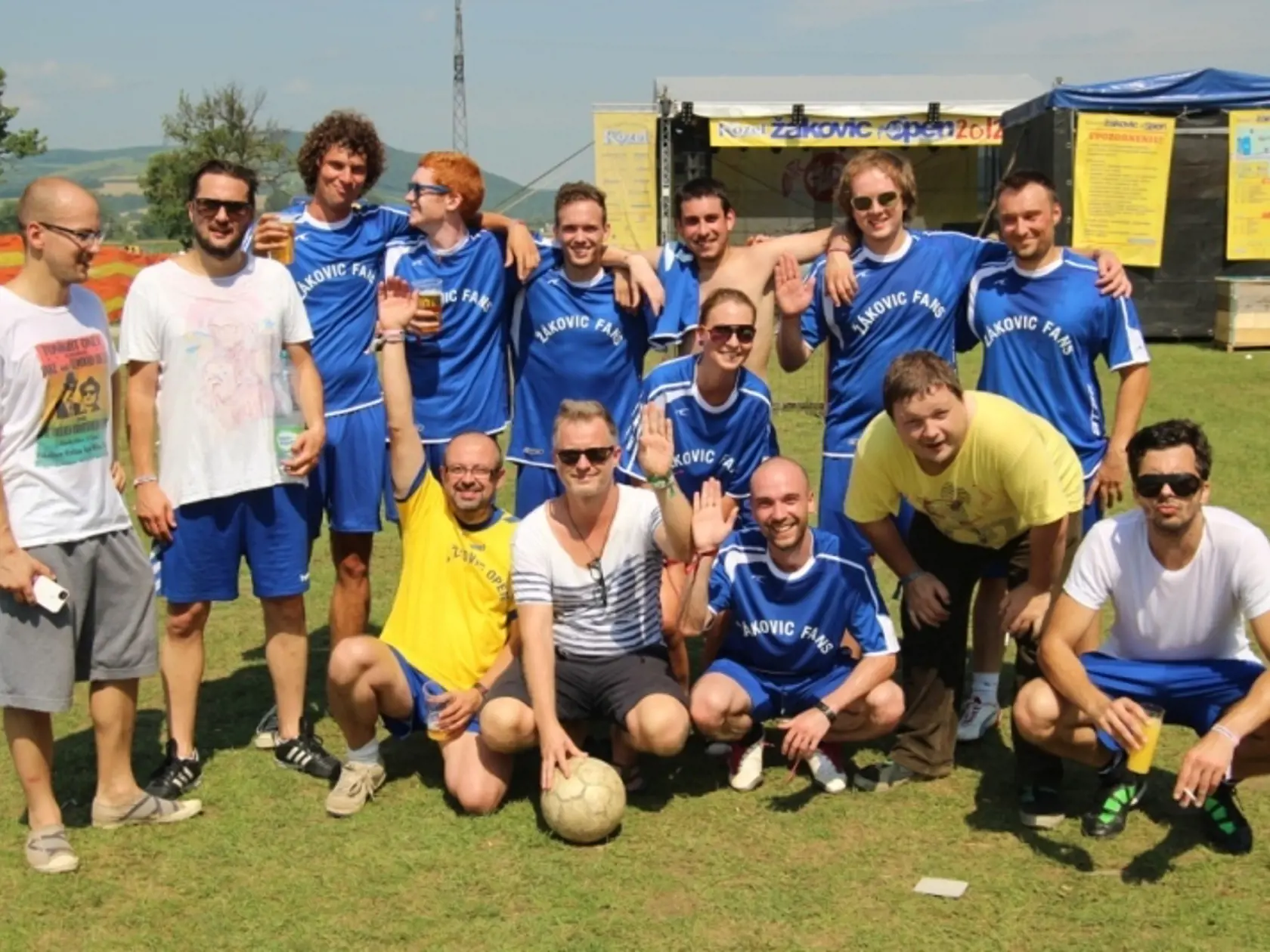 Futbal na Žákovice nesmie chýbať.