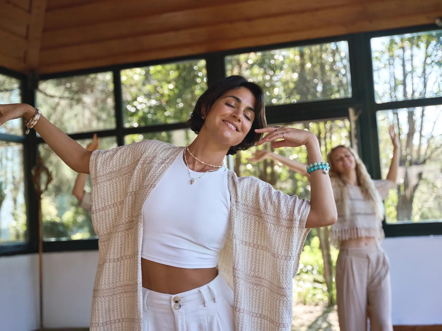 Meditovať počas tanca znamená sústrediť sa na pohyb. Ak tancovať neviete, môžete meditovať aj počas chôdze.