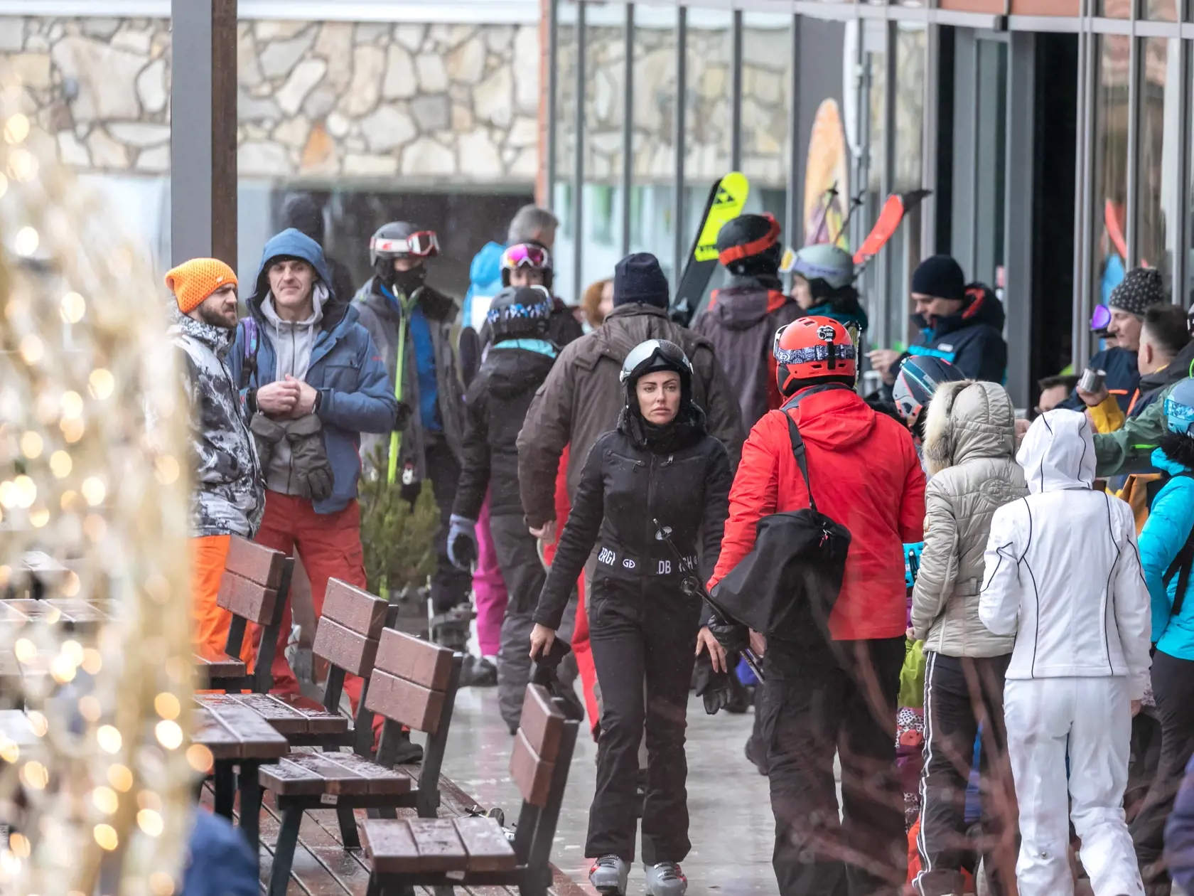 Na snímke je lyžiarske stredisko Jasná sever, kde spolu lyžuje Magdaléna Šebestová a poslanec OĽANO György Gyimesi. 