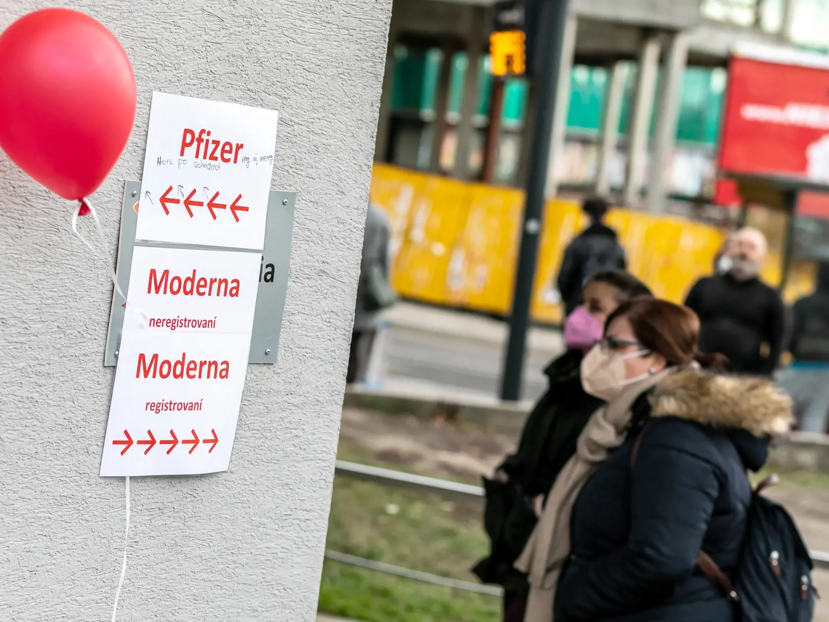 Na snímke je poliklinika v Mlynskej doline, kde sa očkuje proti Covid-19. 