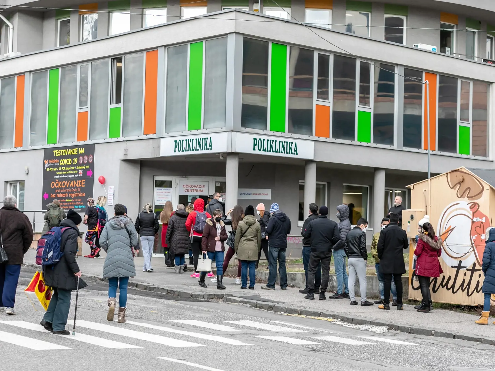 Na snímke je poliklinika v Mlynskej doline, kde sa očkuje proti Covid-19. 