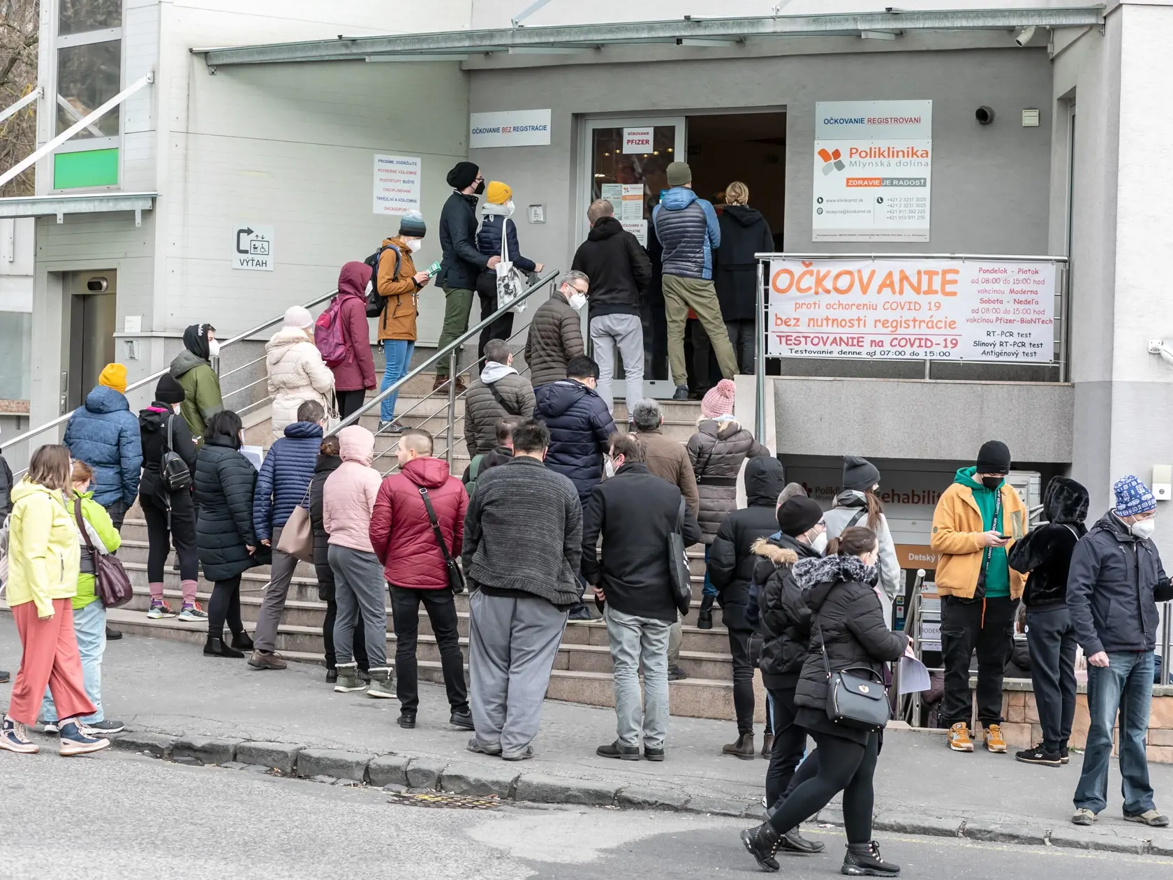 Na snímke je poliklinika v Mlynskej doline, kde sa očkuje proti Covid-19. 