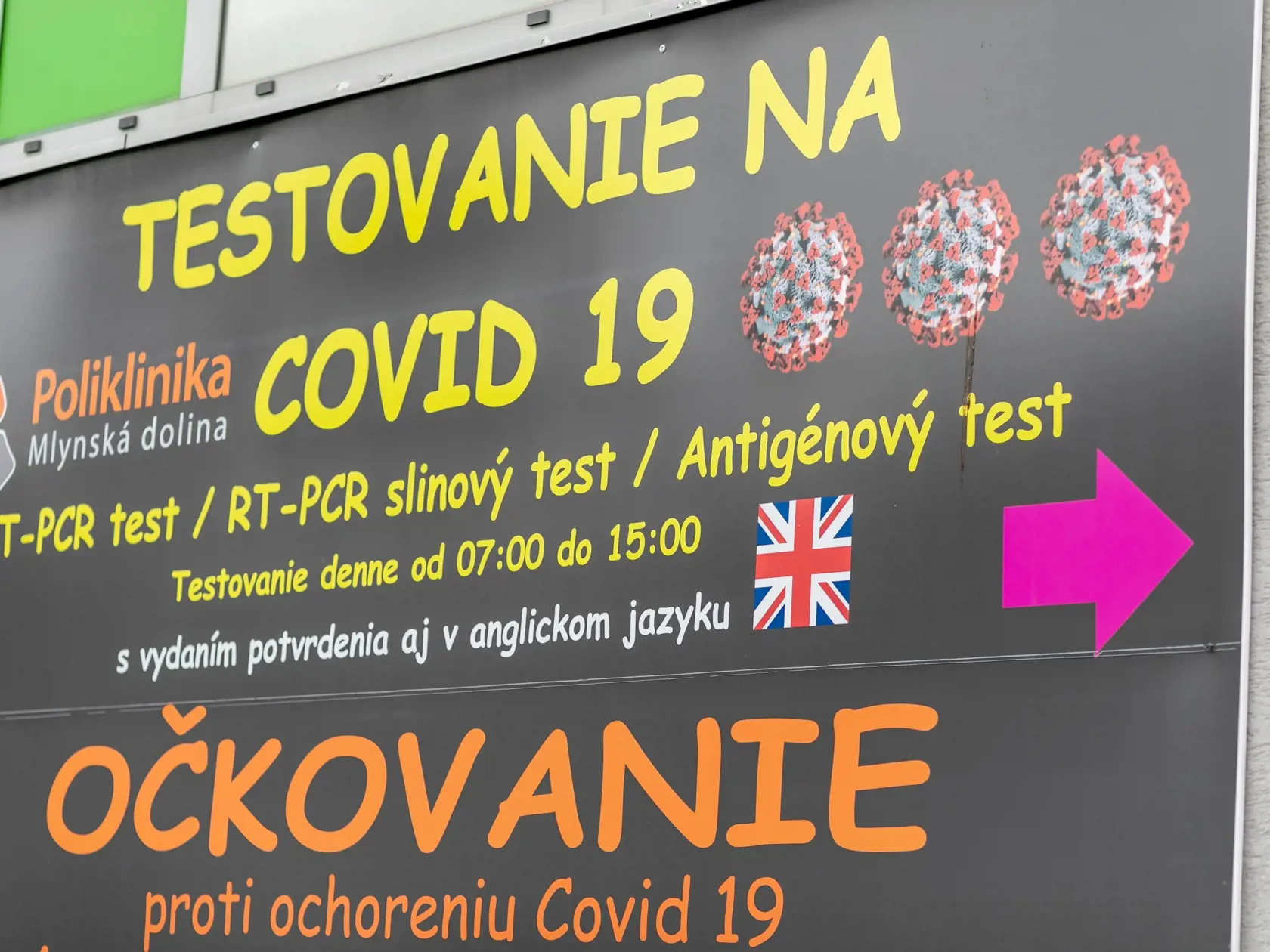Na snímke je poliklinika v Mlynskej doline, kde sa očkuje proti Covid-19. 