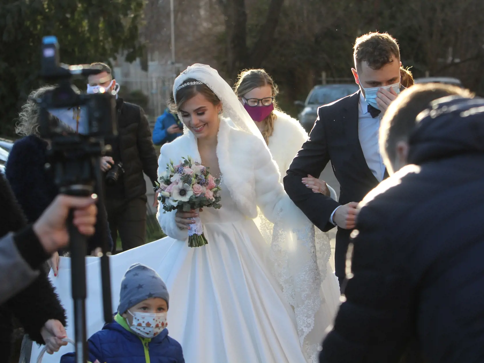 Dominika Stará má za sebou konečne svoj vysnívaný svadobný deň. V kostole Nenebovzatia Panny Márie v Šamoríne, si vzala Michala Jurenu.
