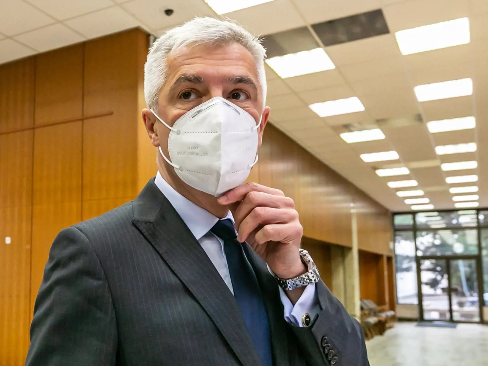 Na snímke sú príchody ministrov na 2. zasadanie vlády pod vedením premiéra Eduarda Hegera. 