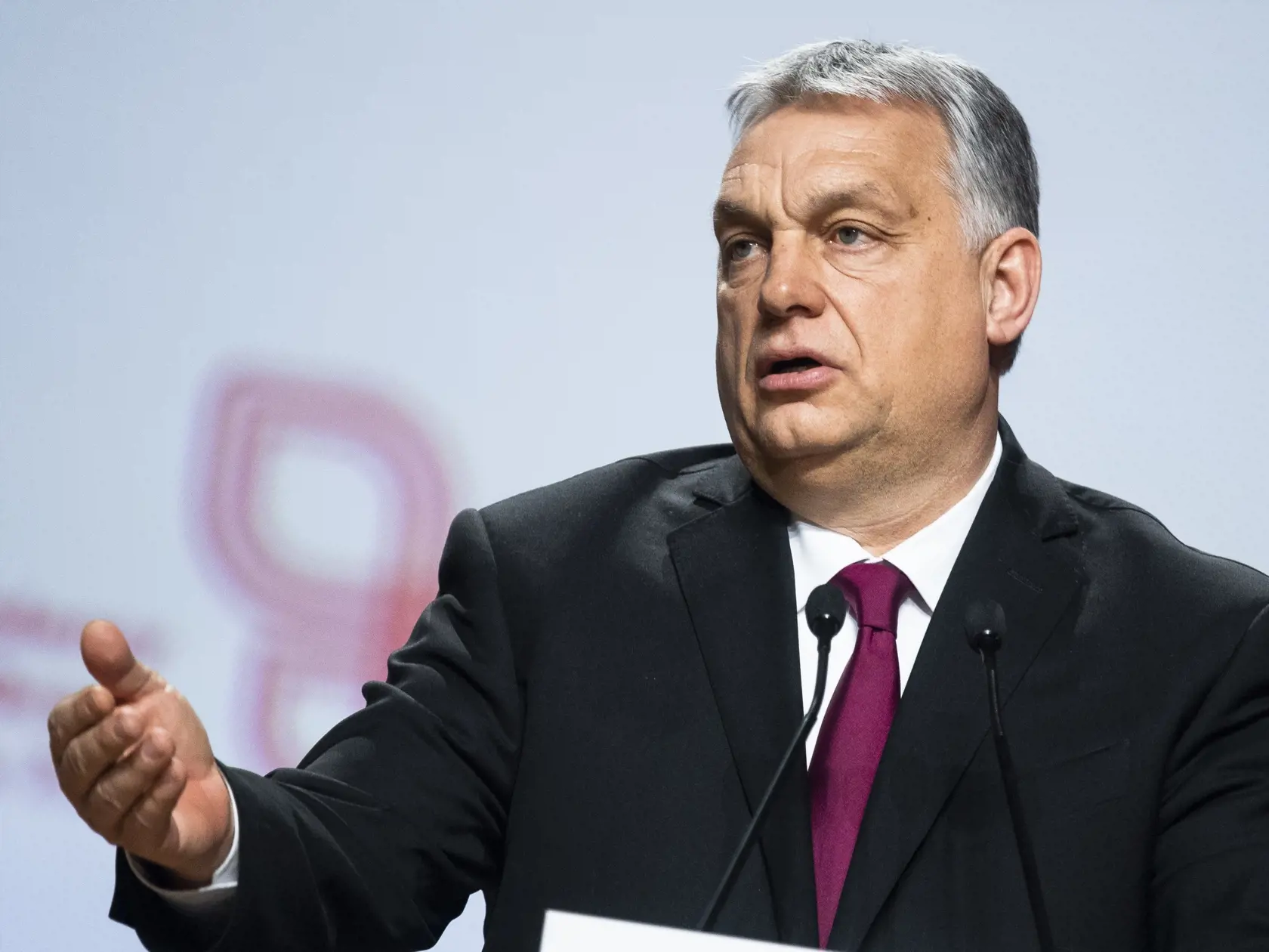 Na snímke maďarský predseda vlády Viktor Orbán hovorí počas tlačovej konferencie po plenárnom zasadnutí predsedov vlád Vyšehradskej skupiny (V4) s predsedom Európskej rady Charlesom Michelom a prostredníctvom online s predsedníčkou Európskej komisie Ursulou von der Leyenovou v Krakove 17. februára 2021. Účastníci si slávnostne pripomenuli 30. výročie založenia Vyšehradskej skupiny. FOTO TASR - Jaroslav Novák	

