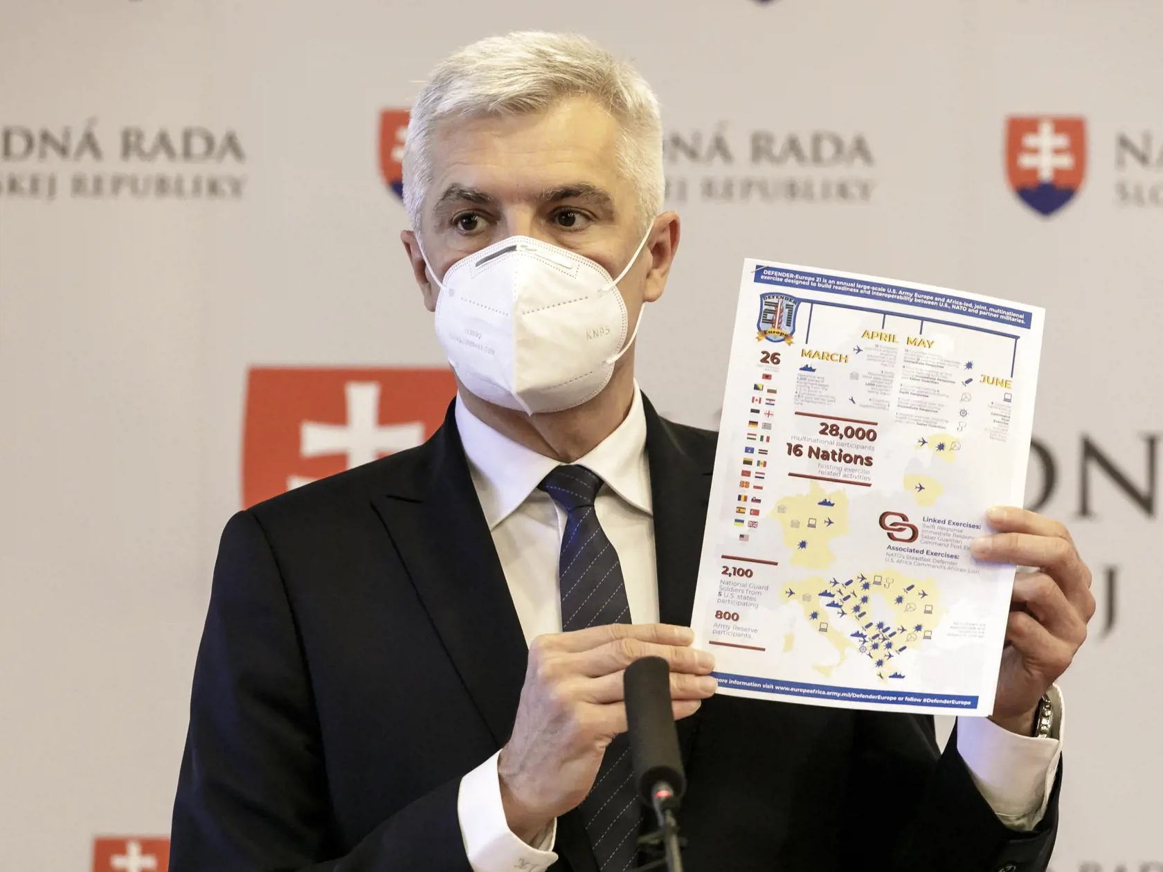 Na snímke minister zahraničných vecí a európskych záležitostí SR Ivan Korčok počas tlačovej konferencie po mimoriadnej schôdzi Výboru Národnej rady SR pre obranu a bezpečnosť v Bratislave 12. apríla 2021. FOTO TASR – Dano Veselský