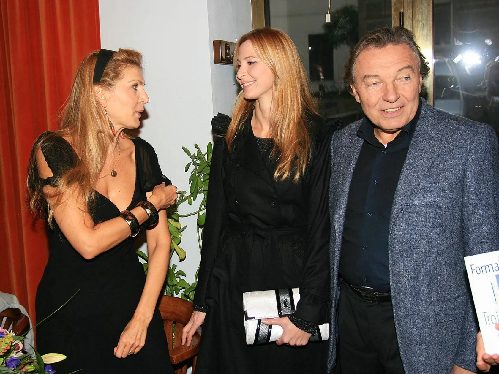 Karel Gott s manželkou Ivanou a niekdajšou milenkou Martinou.