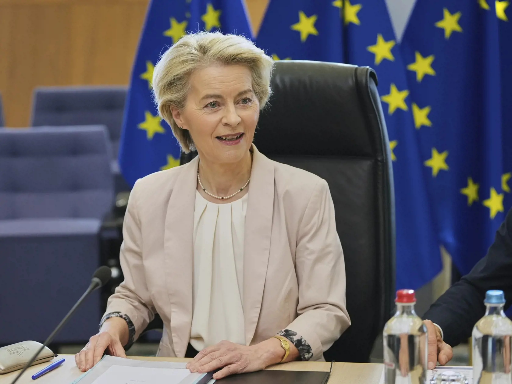 Prvá päťka najmocnejších žien za rok 2024 podľa Forbesu
1. Ursula von der Leyenová, predsedníčka Európskej komisie
2. Christine Lagardeová, prezidentka Európskej centrálnej banky (ECB)
3. Giorgia Meloniová, predsedníčka vlády Talianska
4. Claudia Sheinbaumová, prezidentka Mexika
5. Mary Barraová, generálna riaditeľka General Motors