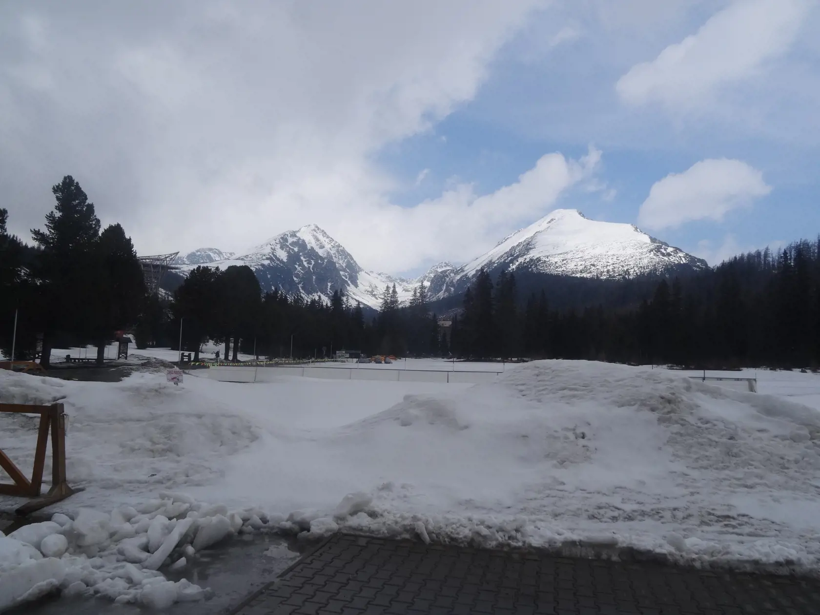 Ráno sa Tatry netvárili prívetivo, potom sa však vyčasilo.