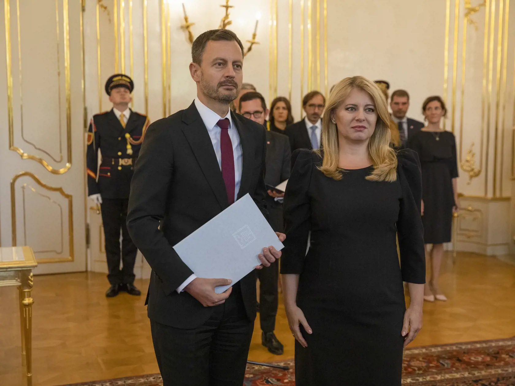 Na snímke je vymenovanie nových ministrov vlády SR prezidentkou SR Zuzanou Čaputovou.Dočasný minister školstva premiér Eduard Heger Zuzana Čaputová.