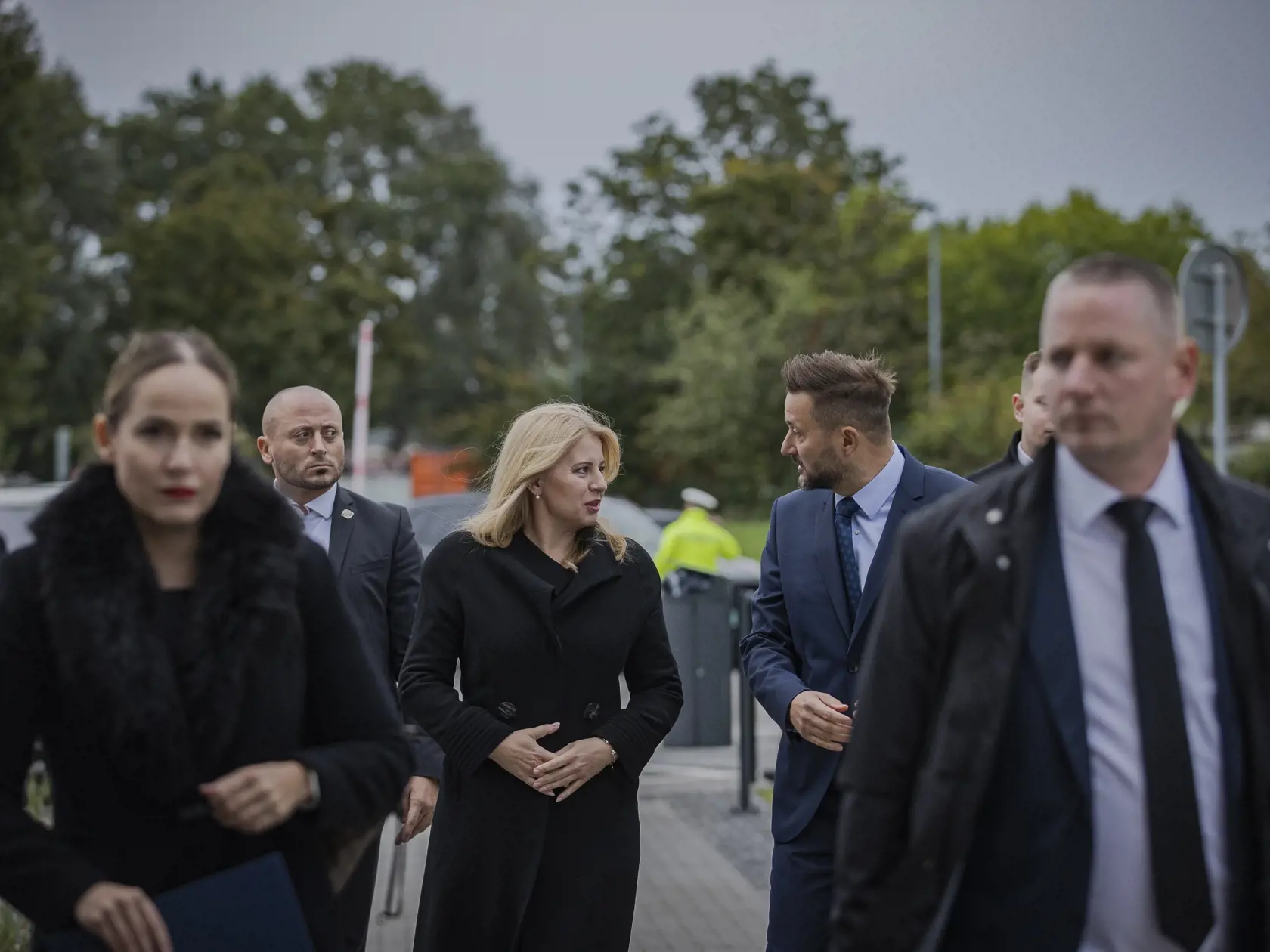 Prezidentka Slovenskej republiky Zuzana Čaputová sa zúčastnila na otvorení zrekonštruovaného Pamätníka obetiam extrémizmu od autorov Pavla Brnu a Pavla Dubinu. Na snímke Zuzana Čaputová a primátor Bratislavy Matúš Vallo.