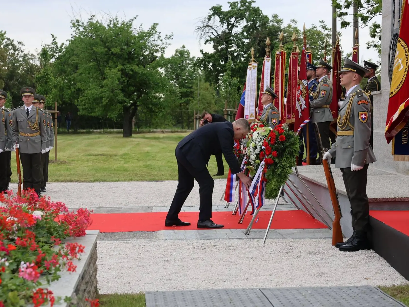 V Piešťanoch sú už prítomné všetky politické špičky.