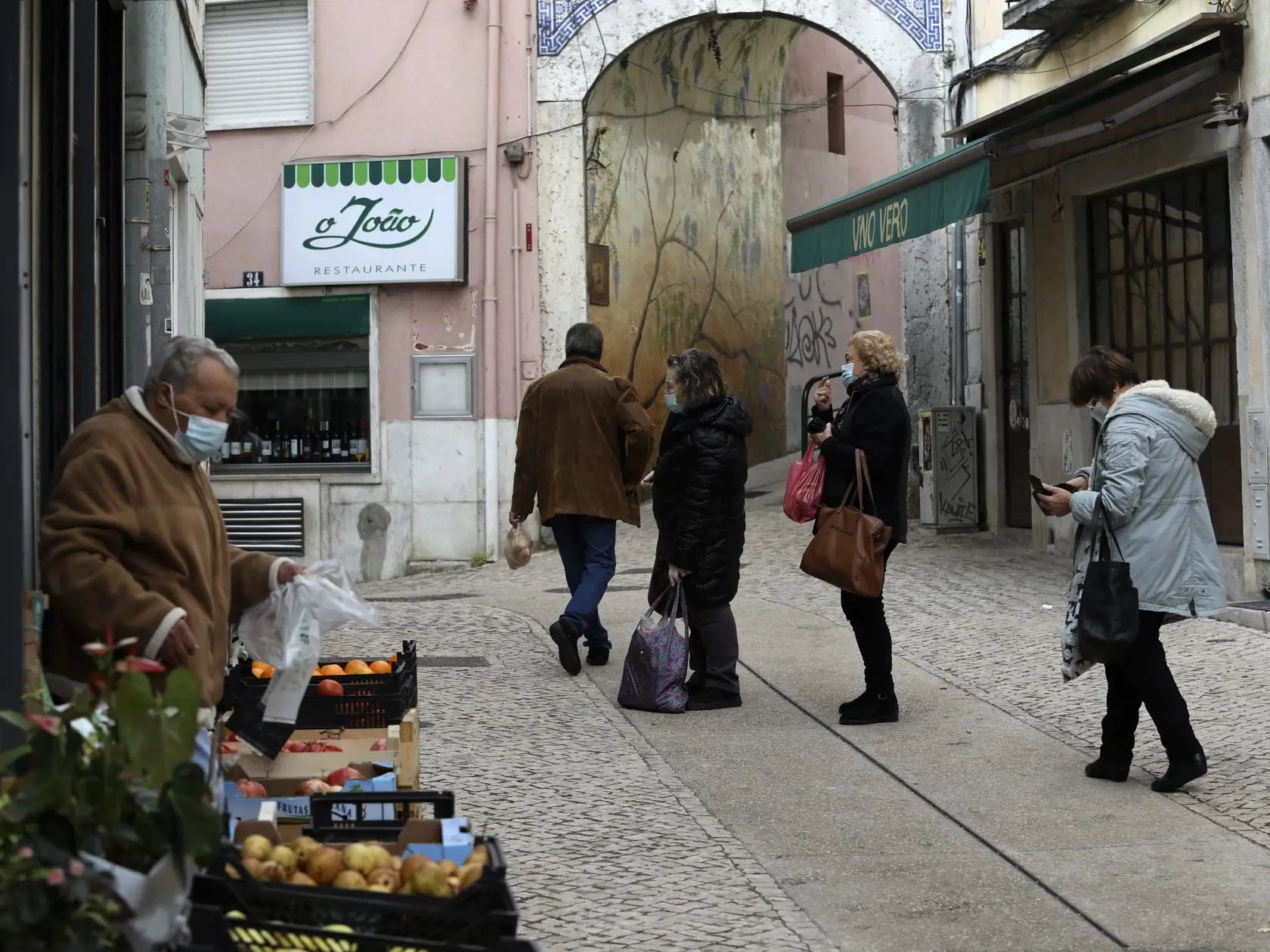Nový variant koronavírusu omikron sa rozniesol do mnohých európskych krajín.