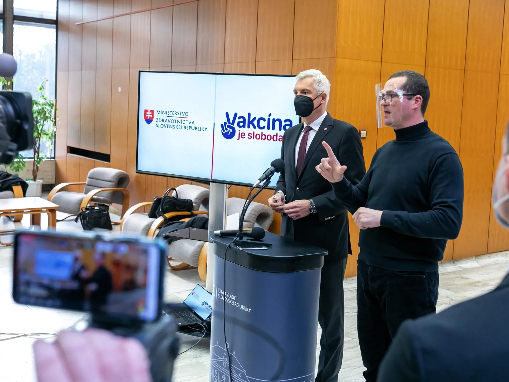 Gyimesi sa pustil aj do ministra zahraničných vecí Ivana Korčoka.