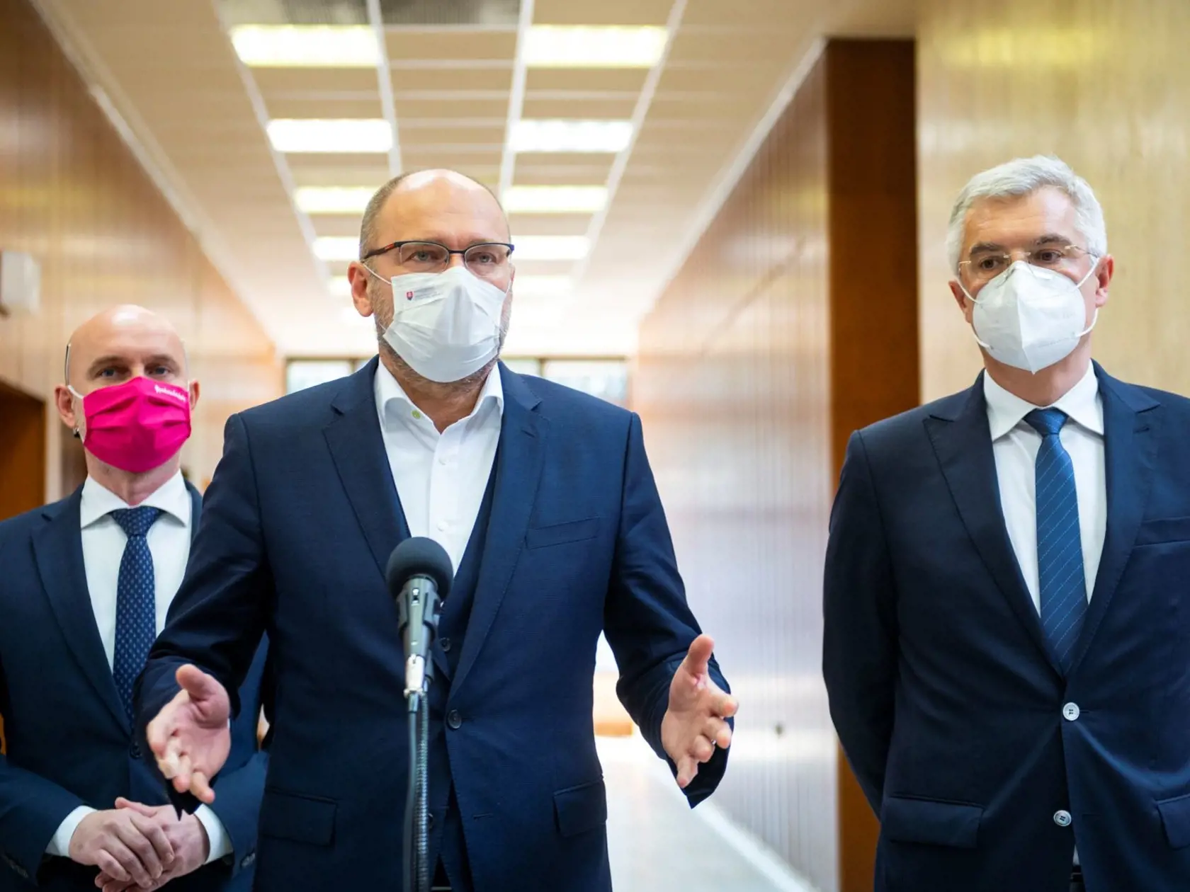 Gyimesi sa pustil aj do ministra zahraničných vecí Ivana Korčoka.