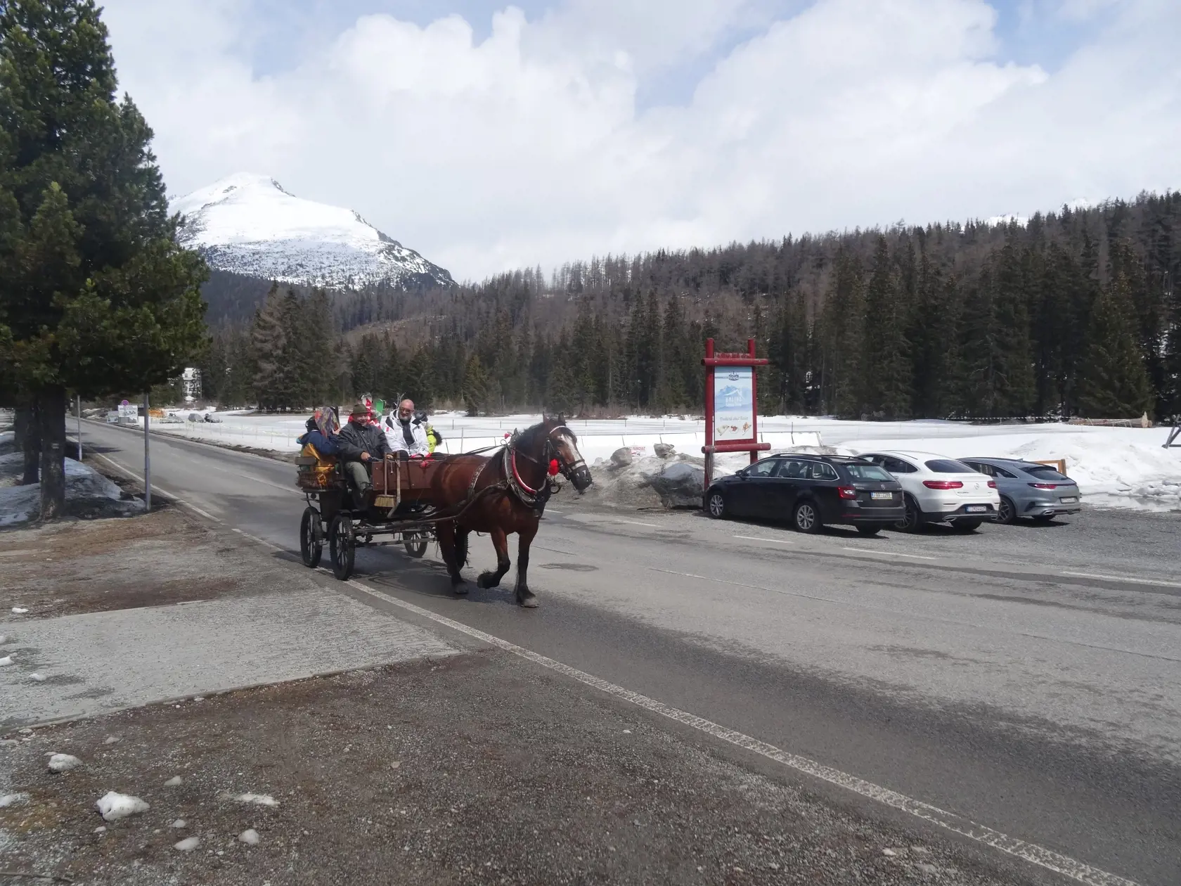 Majiteľ konského povozu fungoval vo štvrtok ako netradičný skibus.