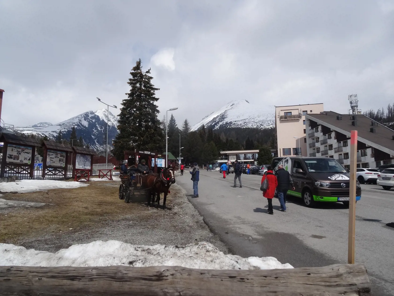 Majiteľ konského povozu fungoval vo štvrtok ako netradičný skibus.