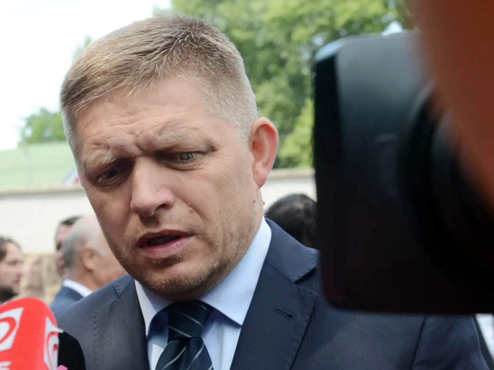 Premiér Robert Fico plánuje upraviť platy zdravotníkov.