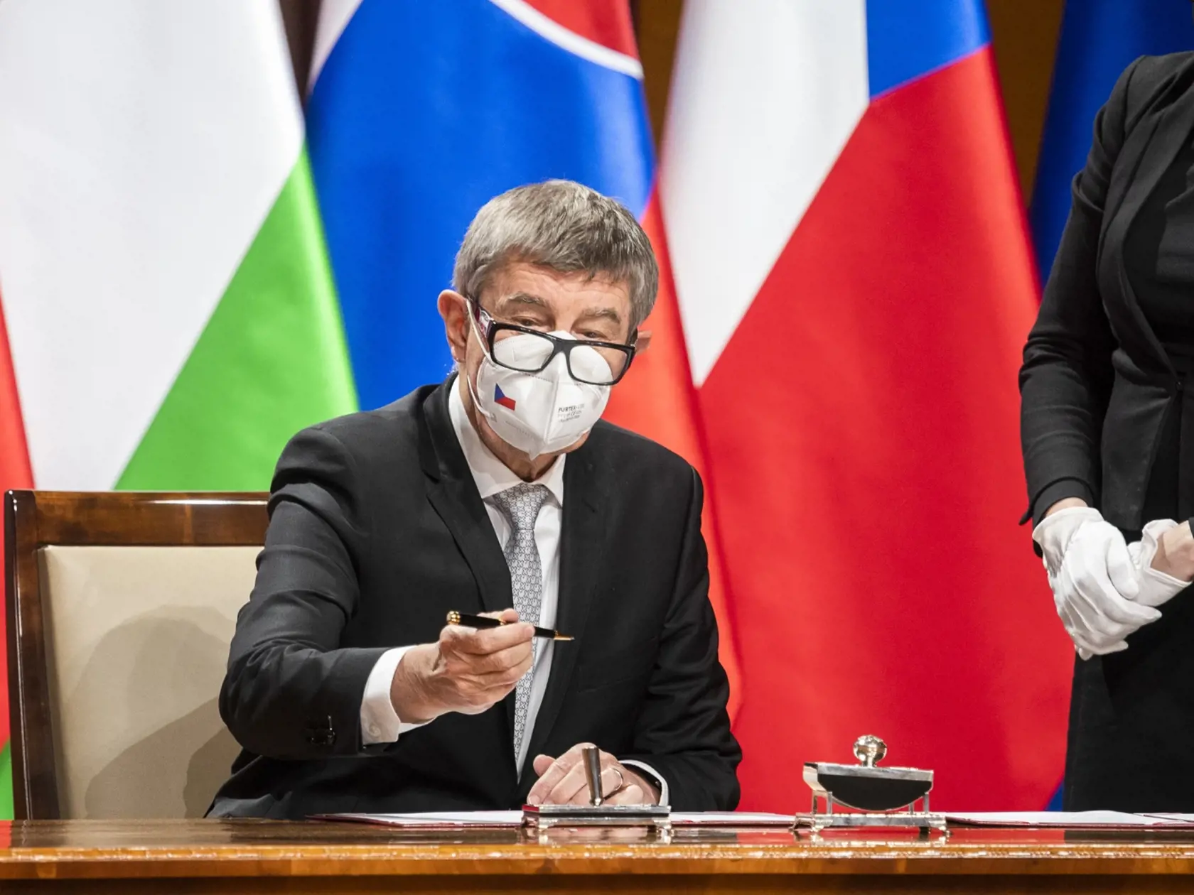 Na snímke český predseda vlády Andrej Babiš  počas podpisu deklarácií výročnej a digitálnej spolupráce krajín V4 v Krakove 17. februára 2021 pri príležitosti 30. výročia založenia Vyšehradskej skupiny (V4). FOTO TASR - Jaroslav Novák