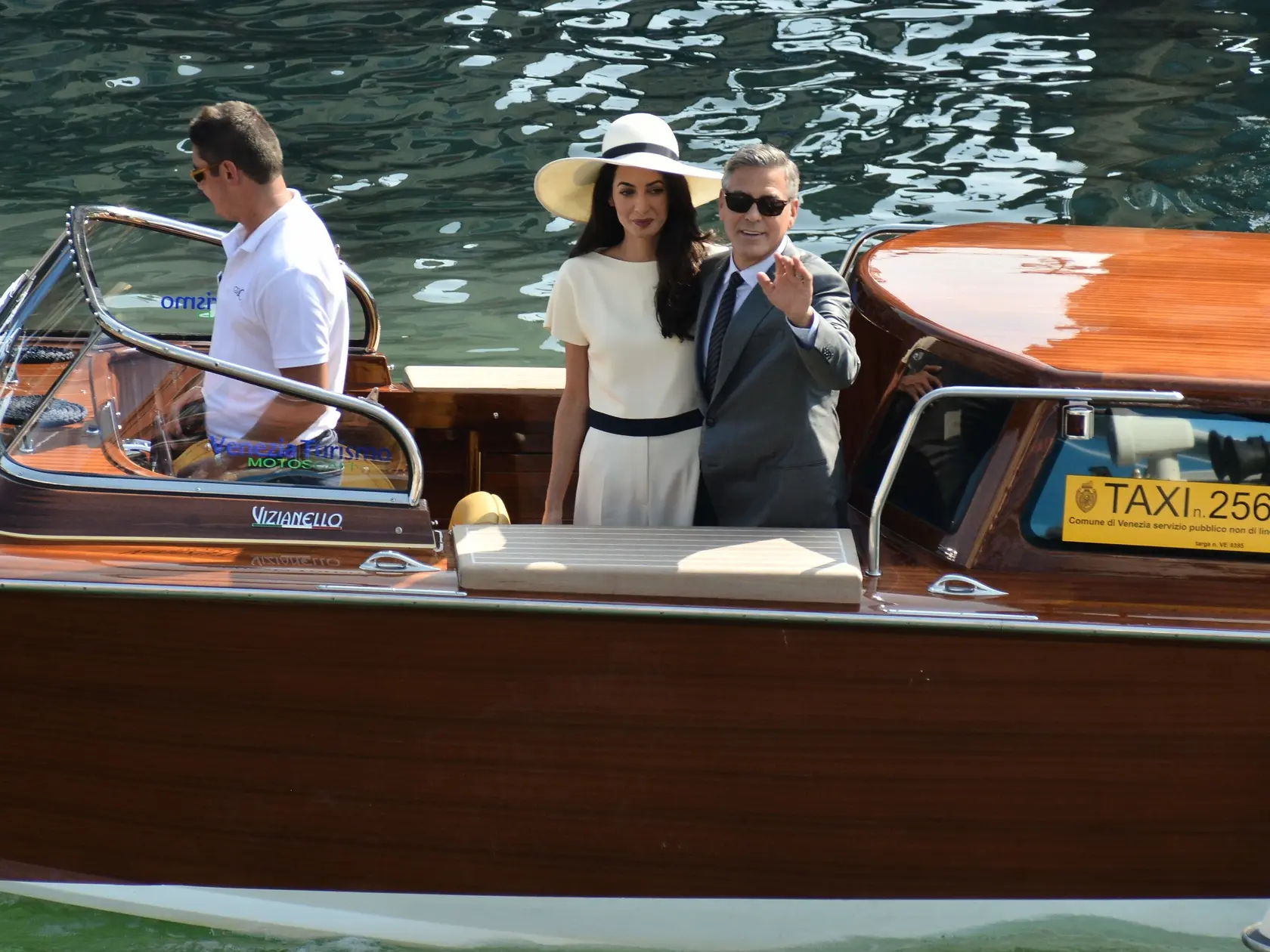 Amal a George Clooney po civilnom svadobnom obrade v Benátkach