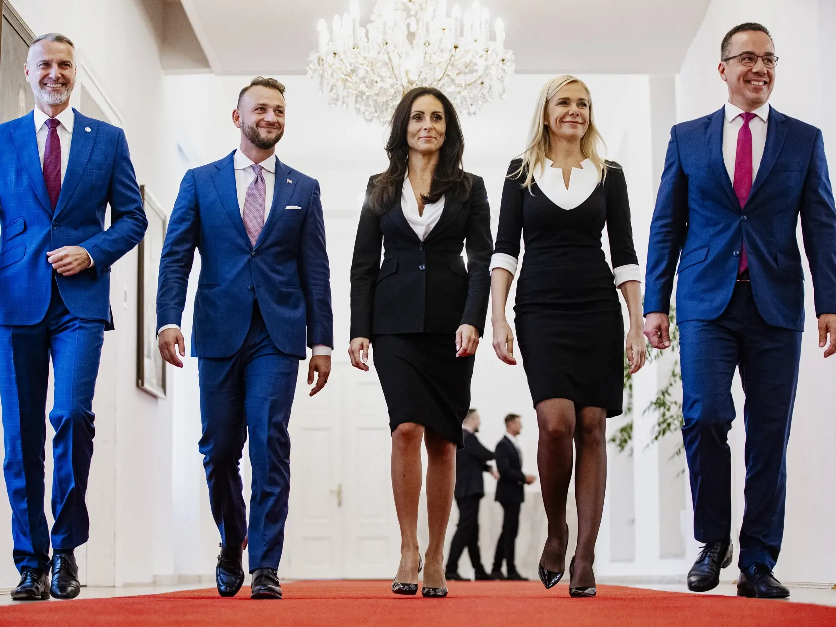 Robert Fico, Peter Pellegrini a Andrej Danko podpísali v historickej budove Národnej rady Slovenskej republiky Memorandum o porozumení, ktoré je základom pre vytvorenie budúcej koalície.