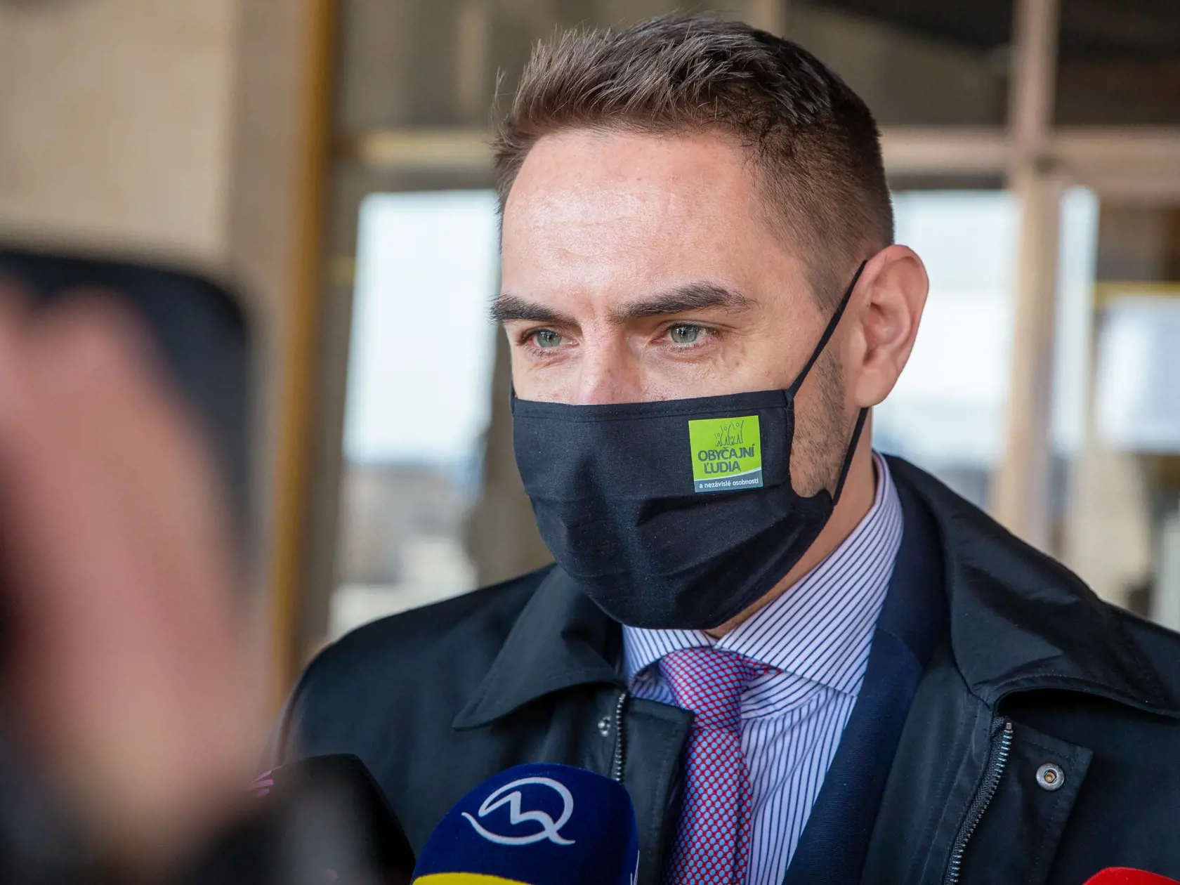 Na snímke je Juraj Gyimesi pred rokovaním predsedníctvca sme rodina. 