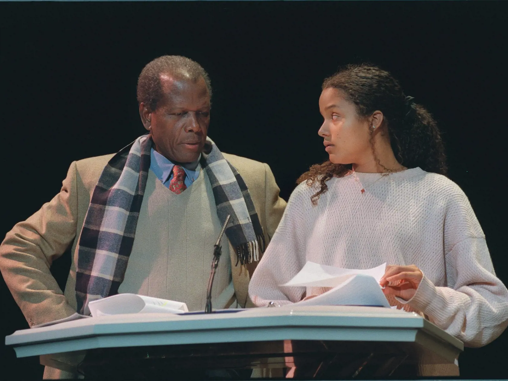 Sidney Poitier a jeho dcéra Sydney boli hostiteľmi slávnosti v Kennedyho stredisku vo Washingtone 17. 11. 1998 usporiadanej na oslavu 25. výročia Fondu na  obranu detí.  TASR/AP