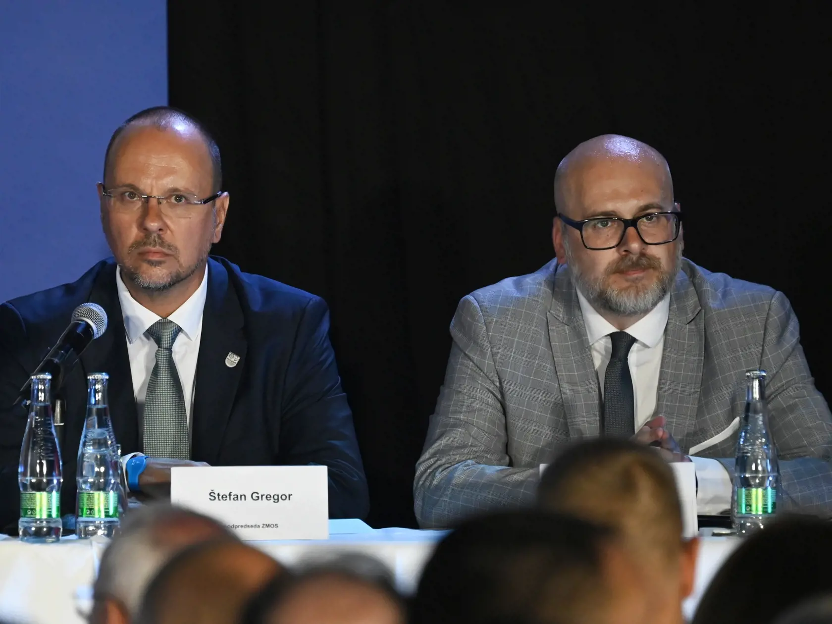 Bývalý ústredný riaditeľ Kancelárie ZMOS Michal Kaliňák(vpravo) potvrdzuje, že nespokojnosť ľudí s vládnou koalíciou môže priniesť veľké zmeny aj v regiónoch.