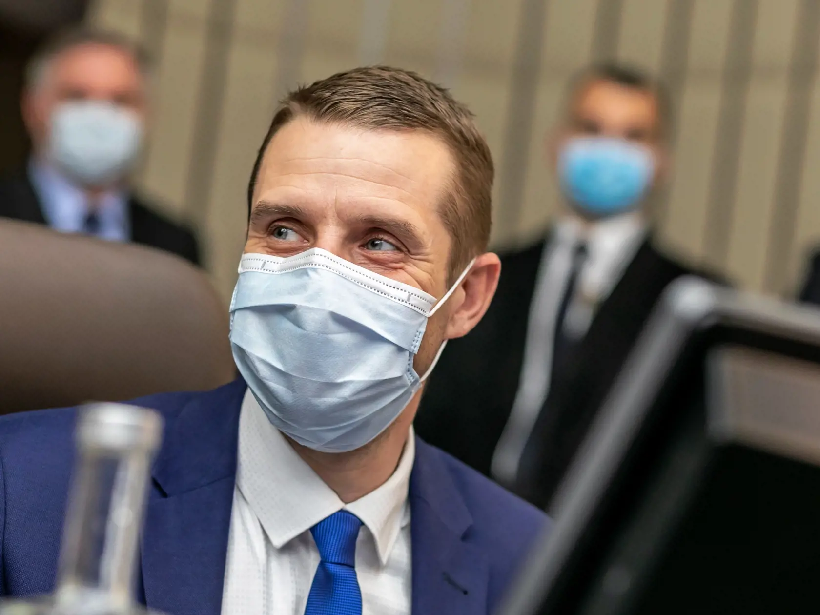 Martin Klus, štátny tajomník Ministerstva zahraničných vecí a európskych záležitostí Slovenskej republiky: Konzílium epidemiológov rozhodne na pondelkovom stretnutí o termíne, aj konkrétnych krajinách, voči ktorým sa Slovensko úplne otvorí. Predpokladaný termín je 14. 6. 2020.